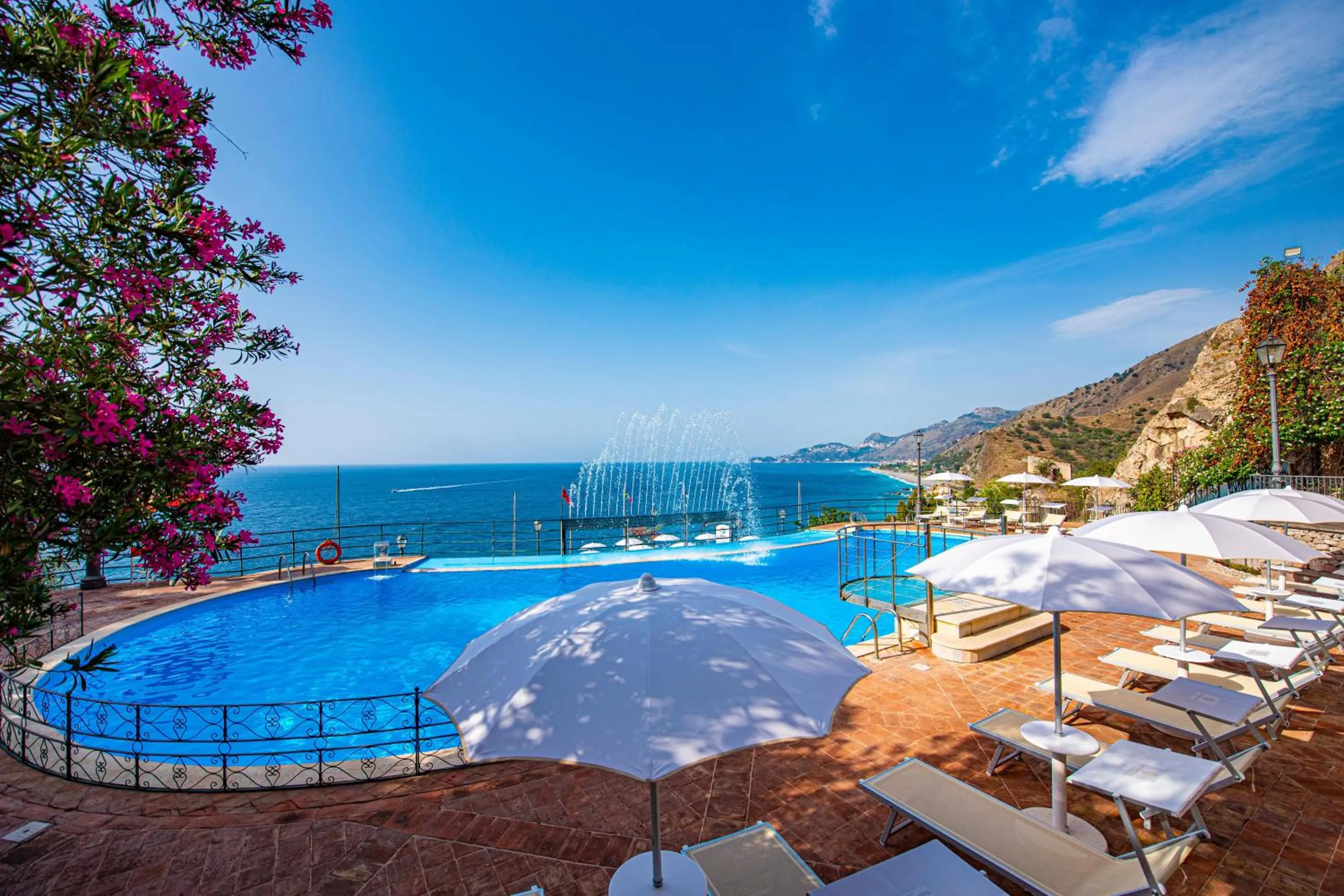 Swimming pool in Baia Taormina - CDSHotels