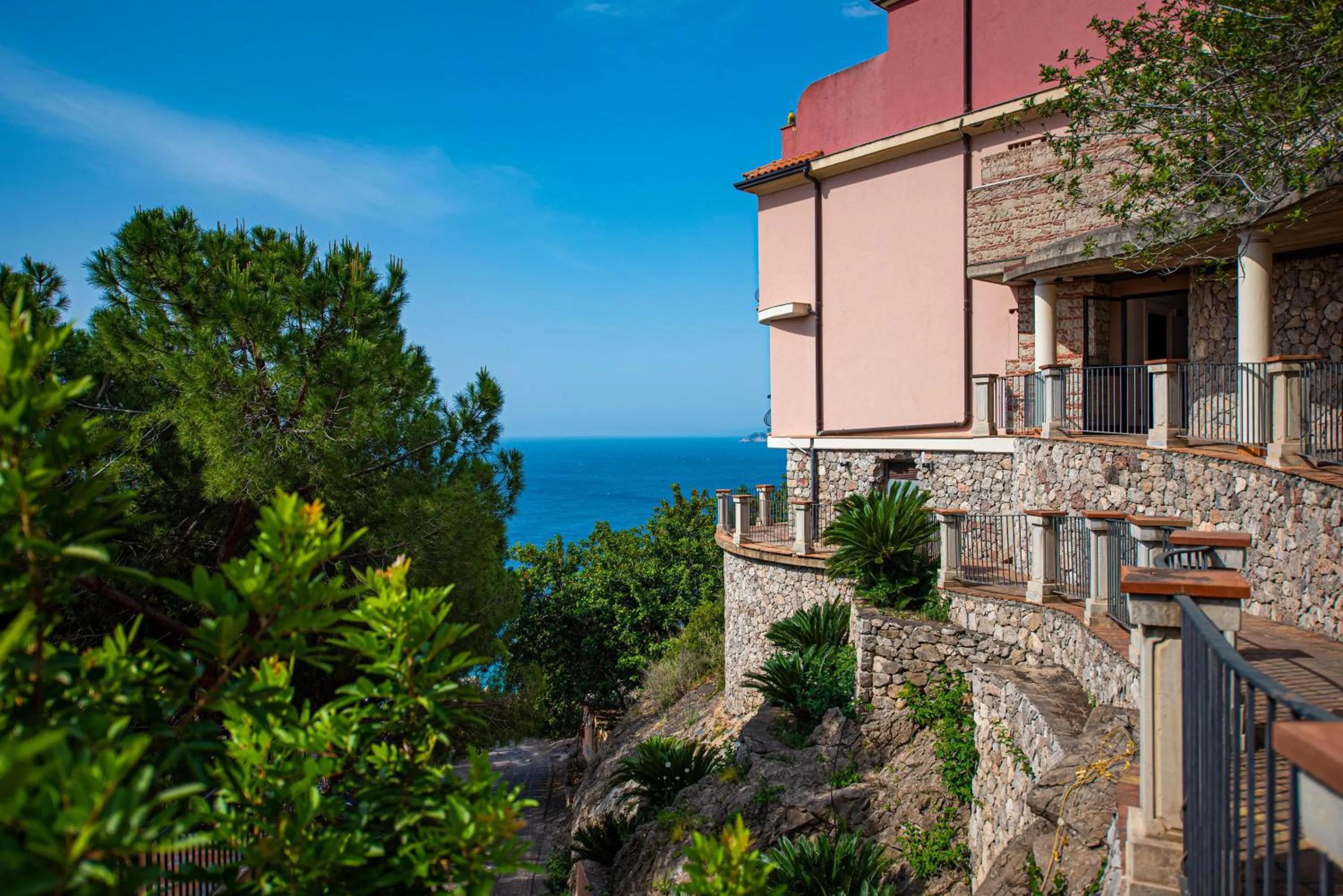 Natural landscape in Baia Taormina - CDSHotels