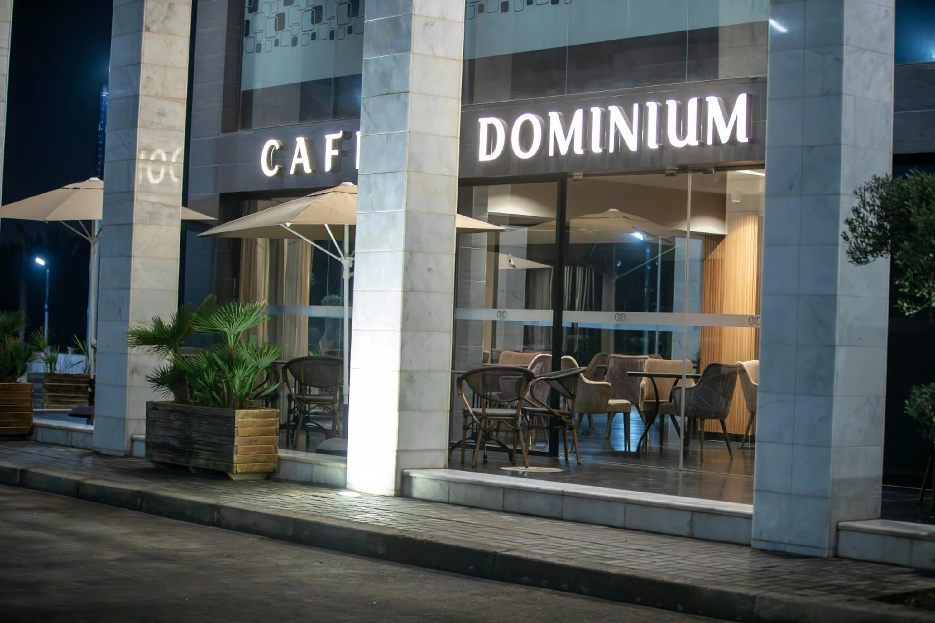 Restaurant/places to eat in Dominium Palace