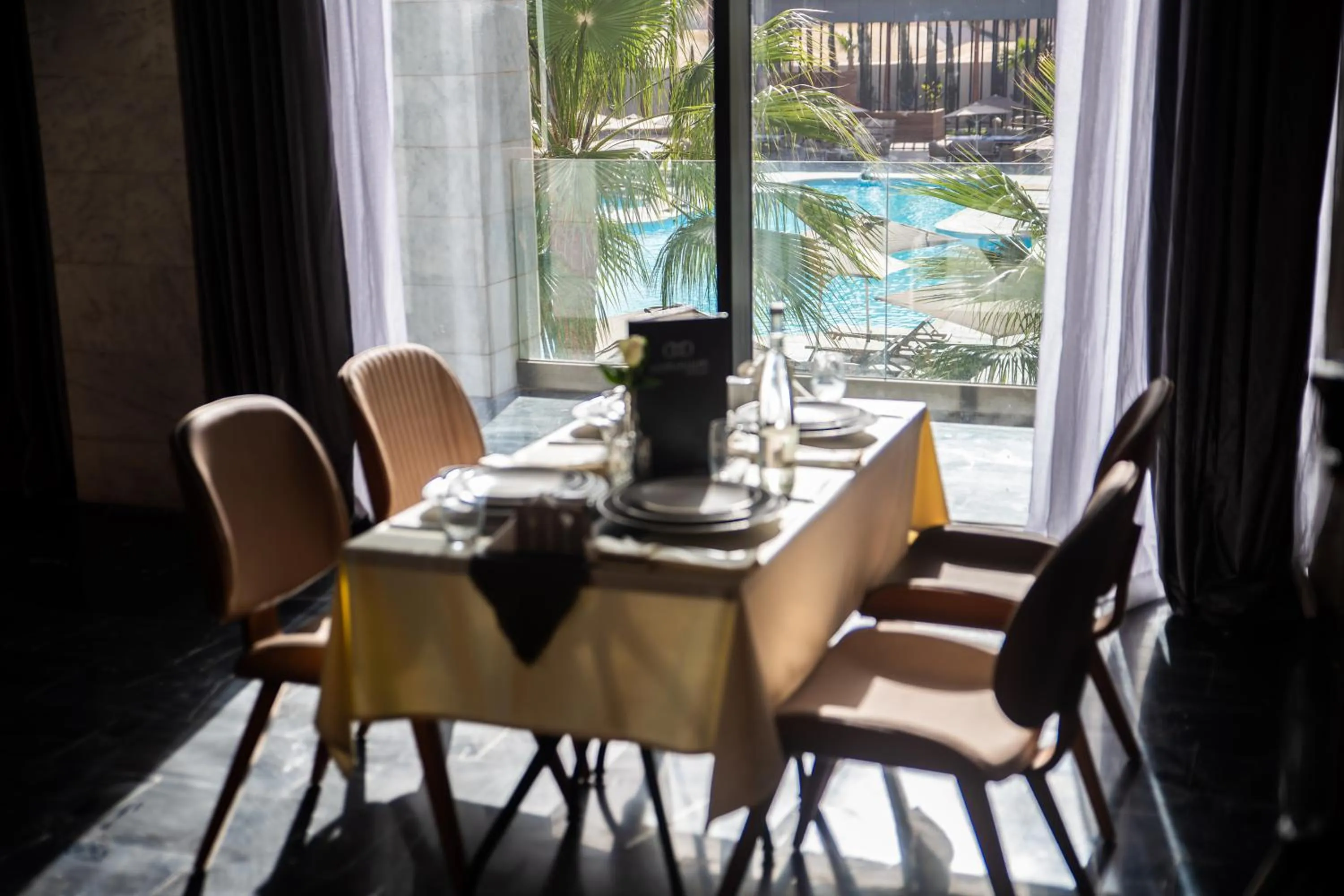 Restaurant/places to eat in Dominium Palace