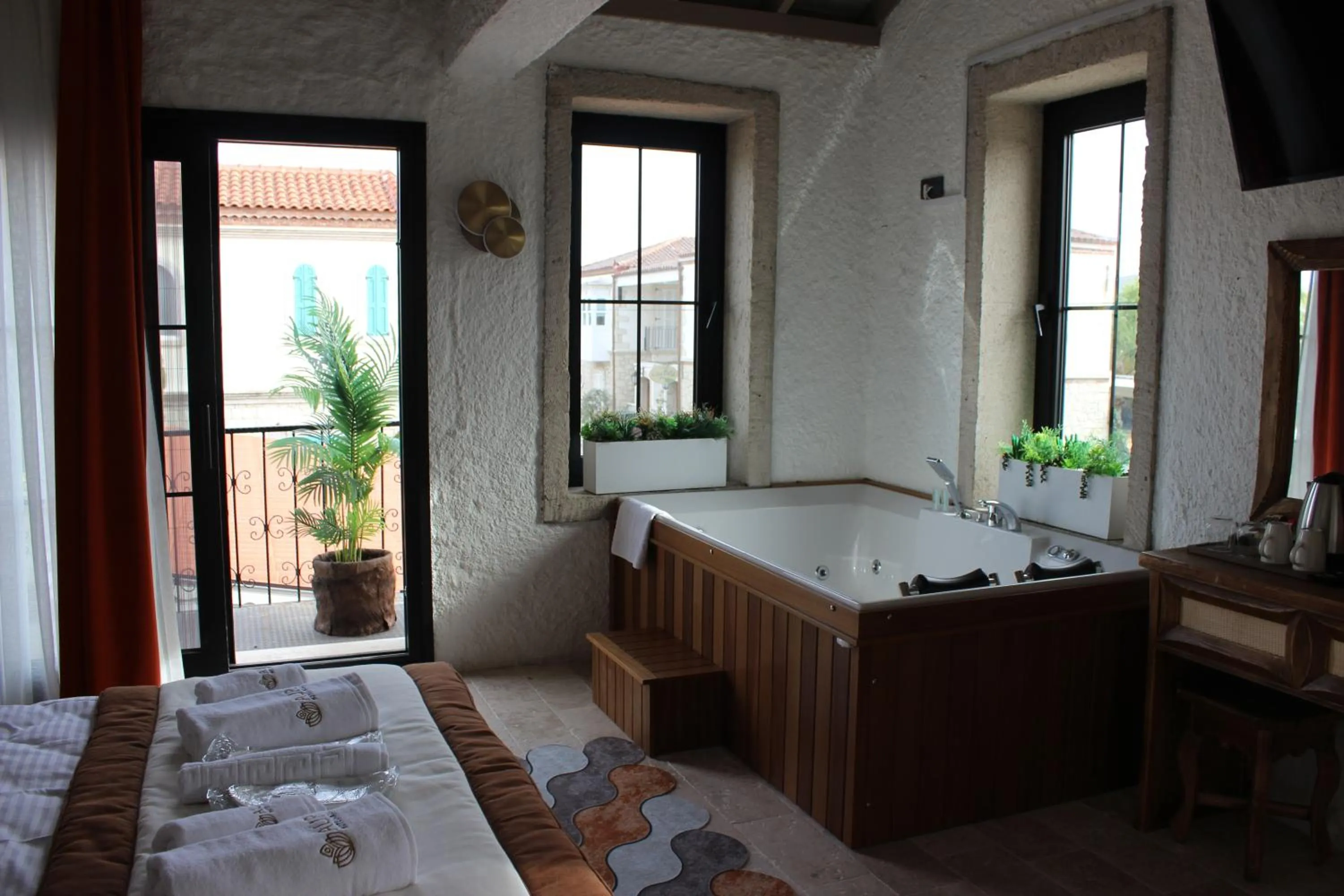 Hot Tub in Aura Village Alaçatı