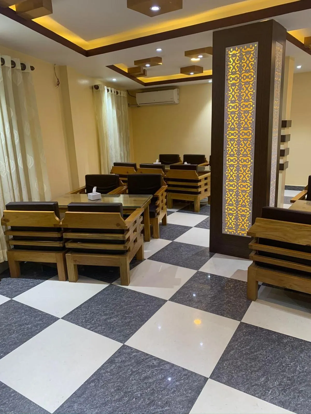 Restaurant/places to eat in Rameshworam Hotel