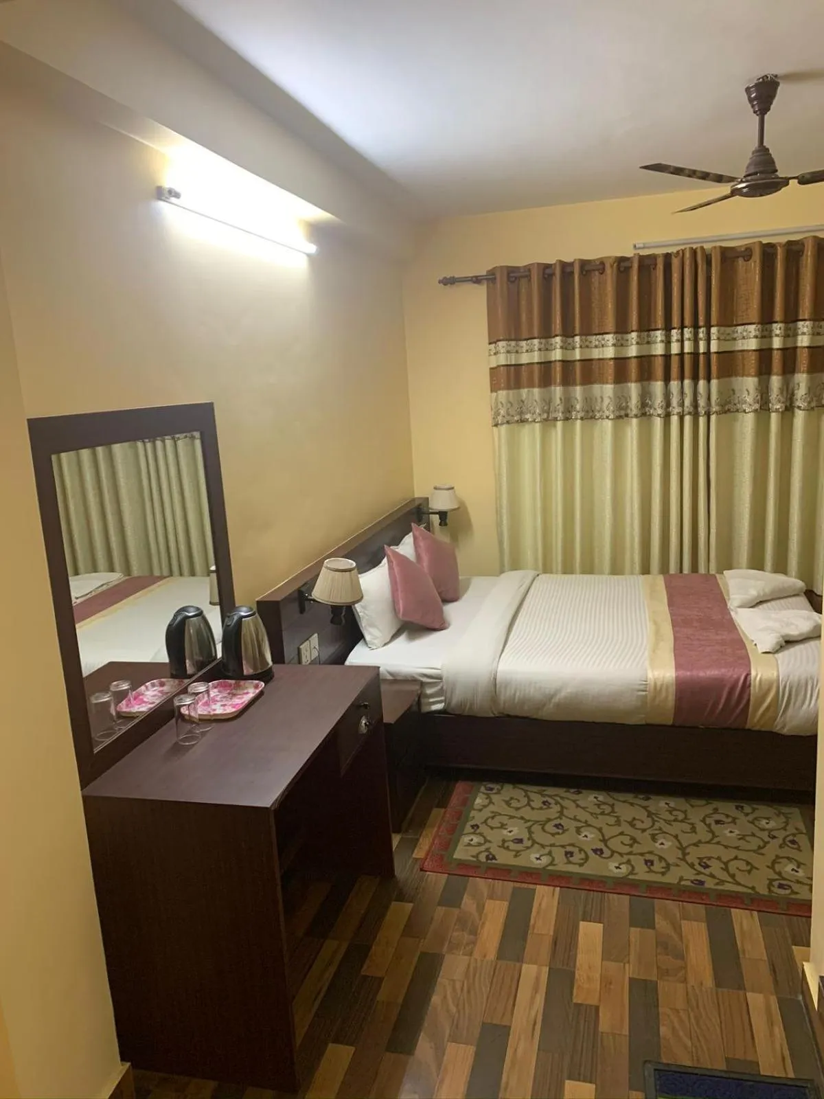 Bedroom, Bed in Rameshworam Hotel