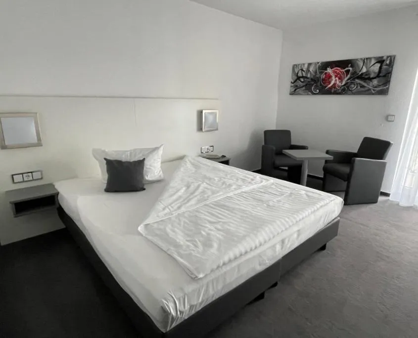 Photo of the whole room, Bed in Weber Hotel Mannheim