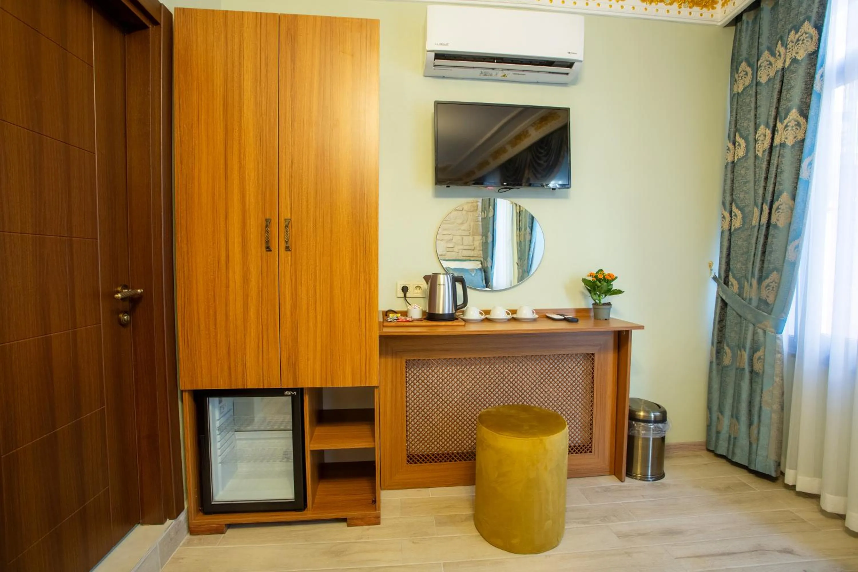 Coffee/tea facilities in Sayina Hotel