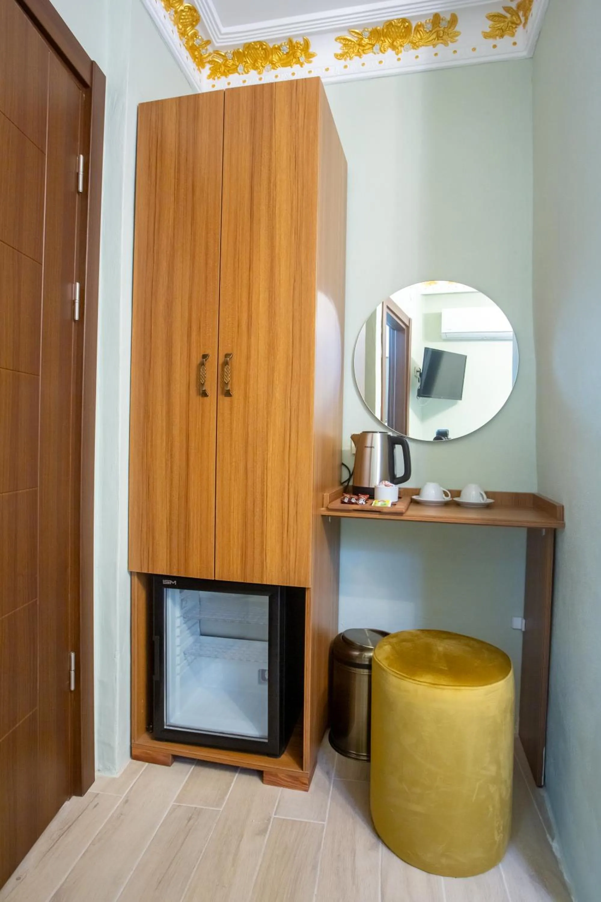 hair dresser in Sayina Hotel