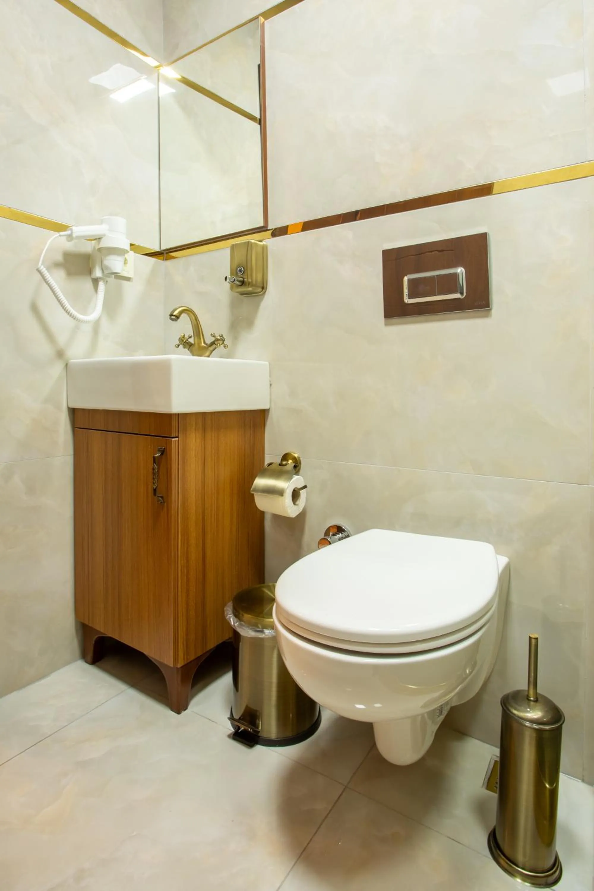 Toilet in Sayina Hotel