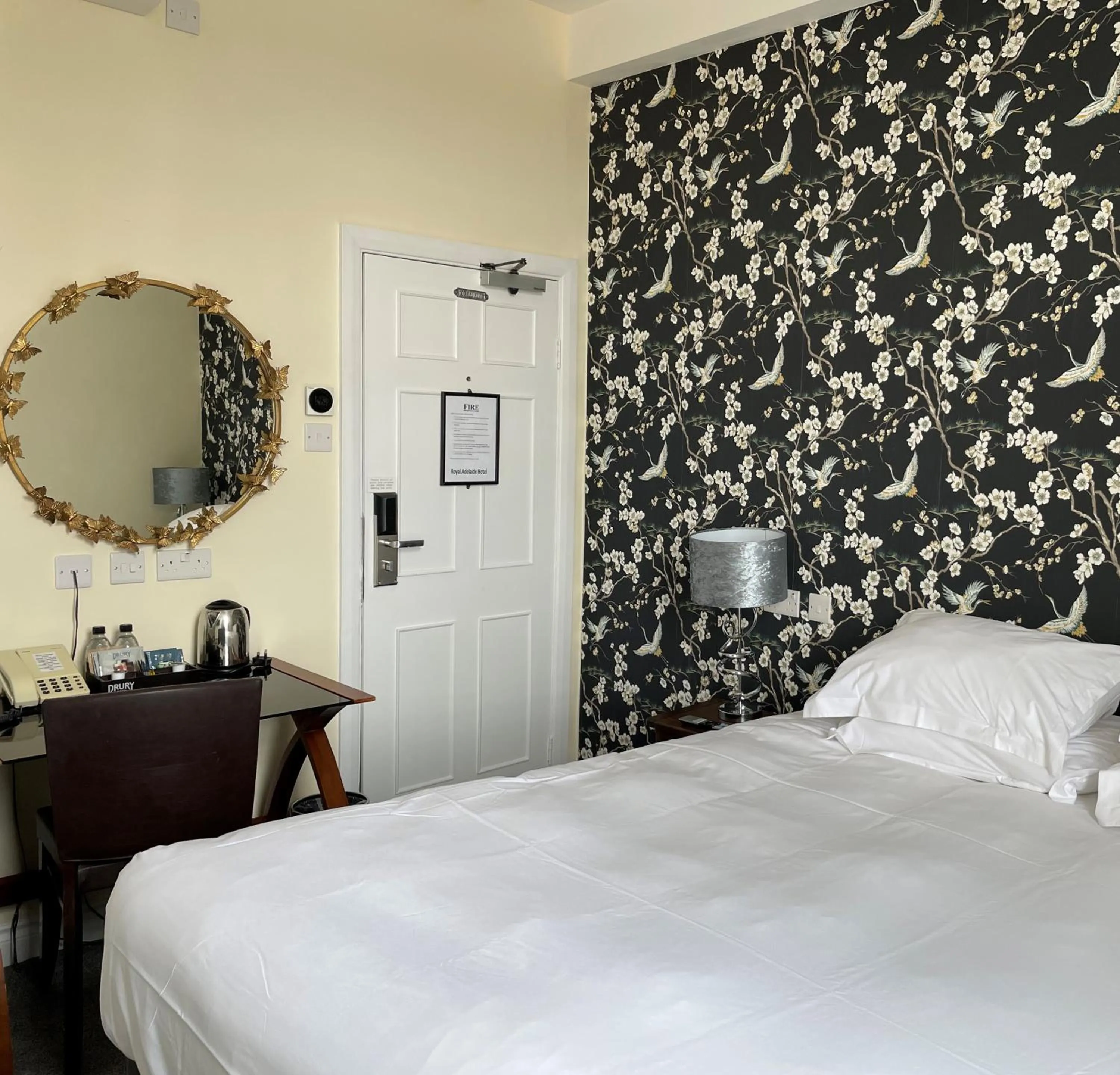 Bedroom, Bed in The Royal Adelaide Hotel