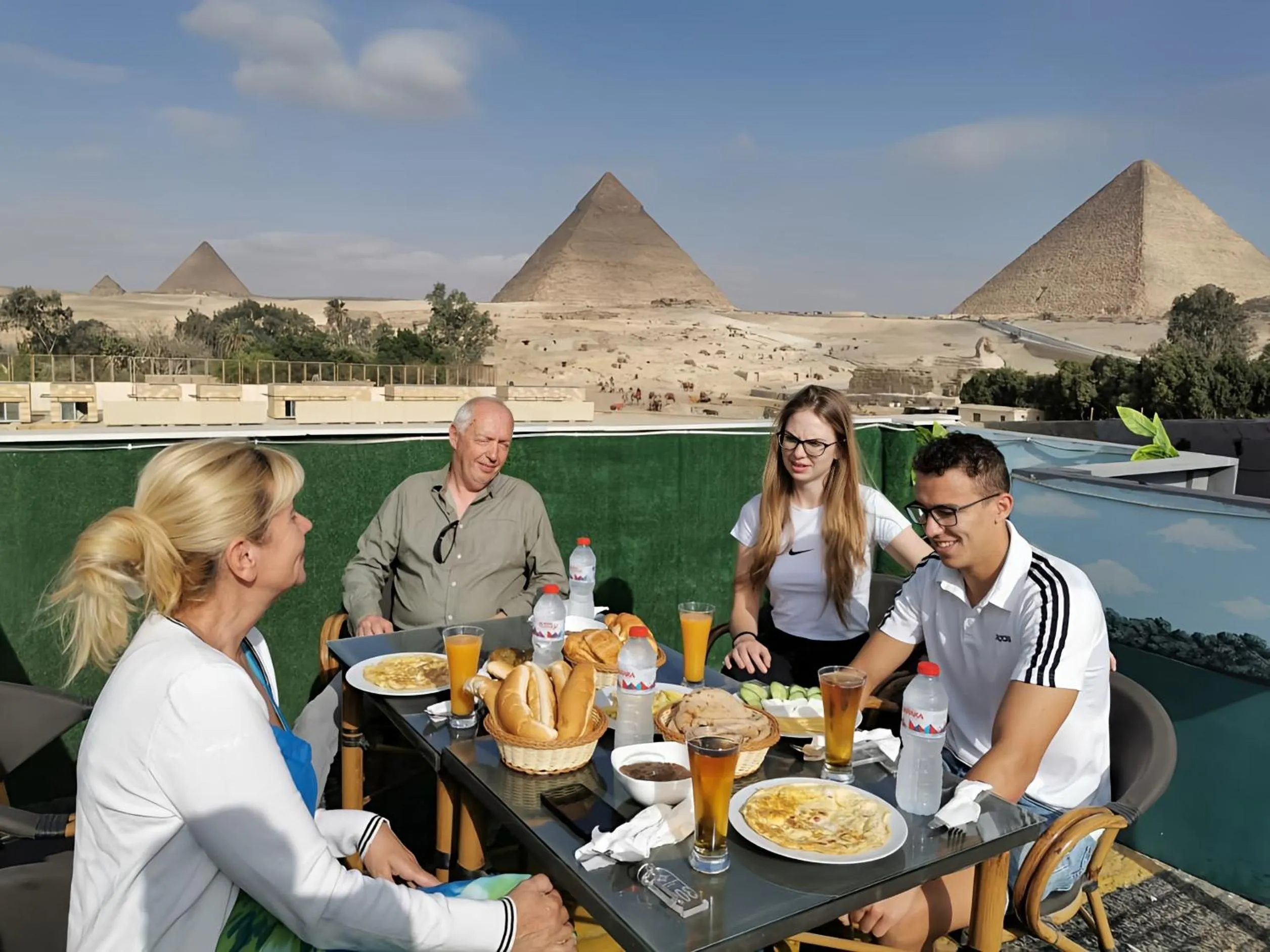Restaurant/places to eat in Capital Of Pyramids Hotel