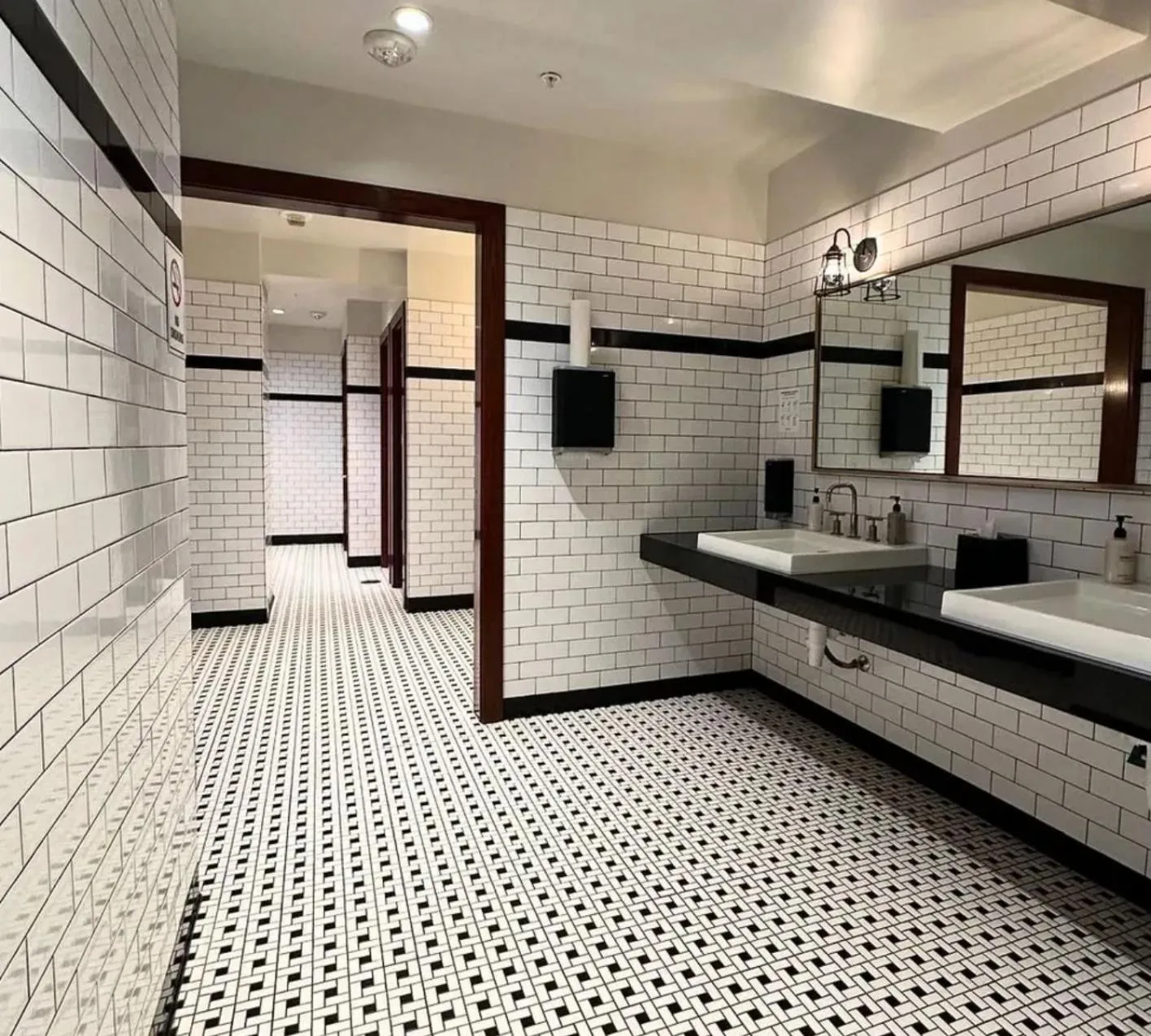 Restaurant/places to eat in The Maverick, powered by Placemakr - River Walk