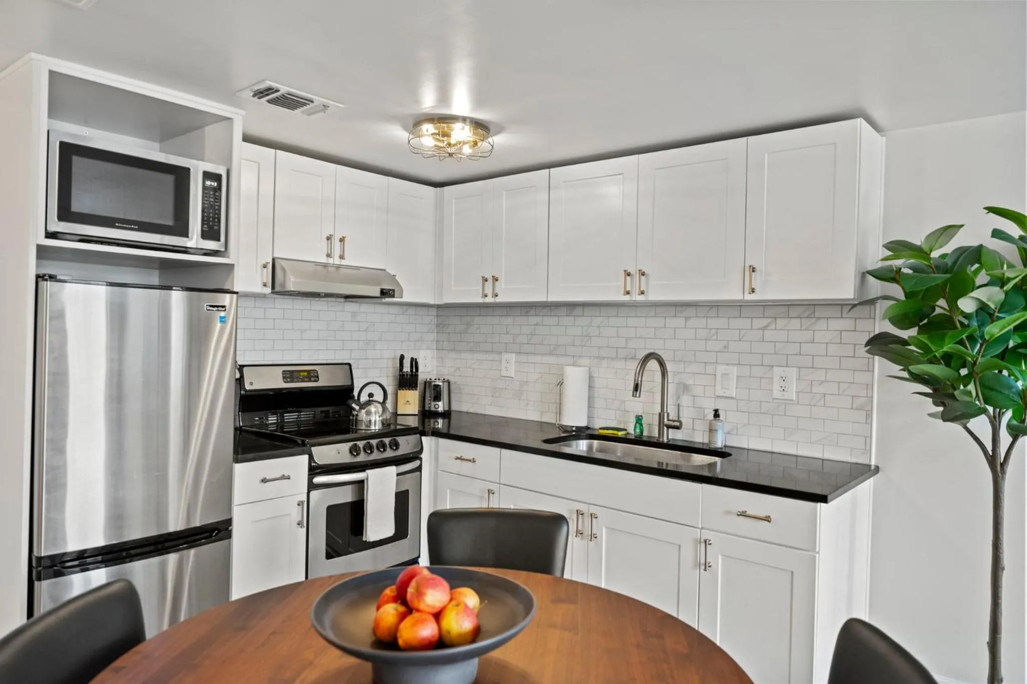 Coffee/tea facilities in The Maverick, powered by Placemakr - River Walk