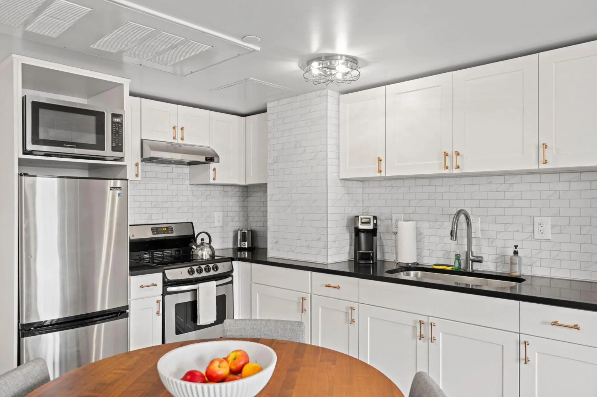 Coffee/tea facilities in The Maverick, powered by Placemakr - River Walk