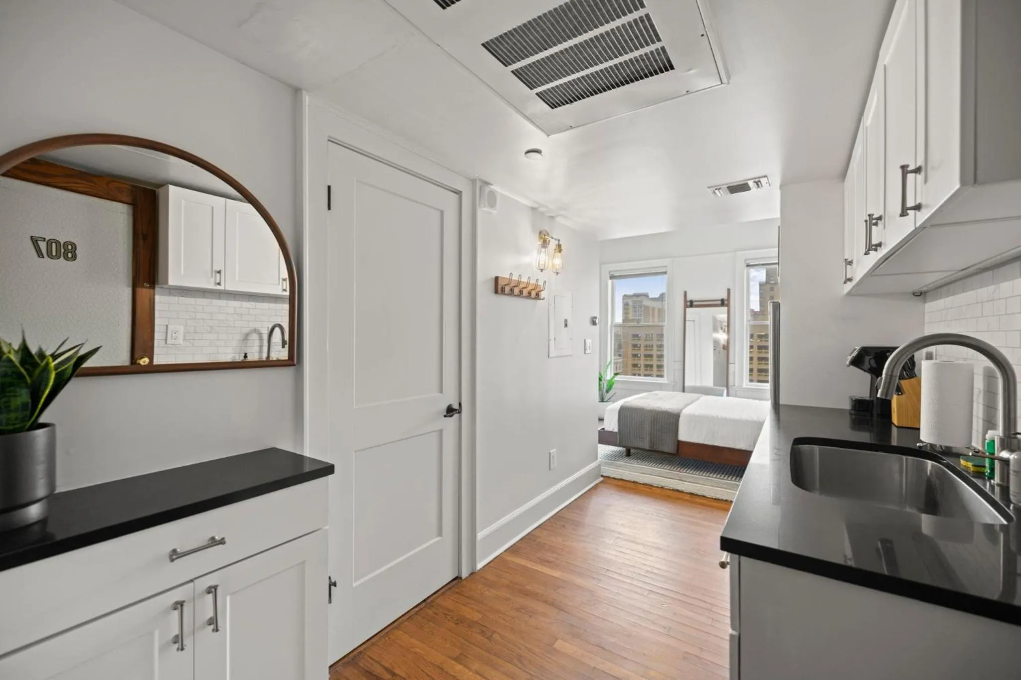 Kitchen or kitchenette in The Maverick, powered by Placemakr - River Walk