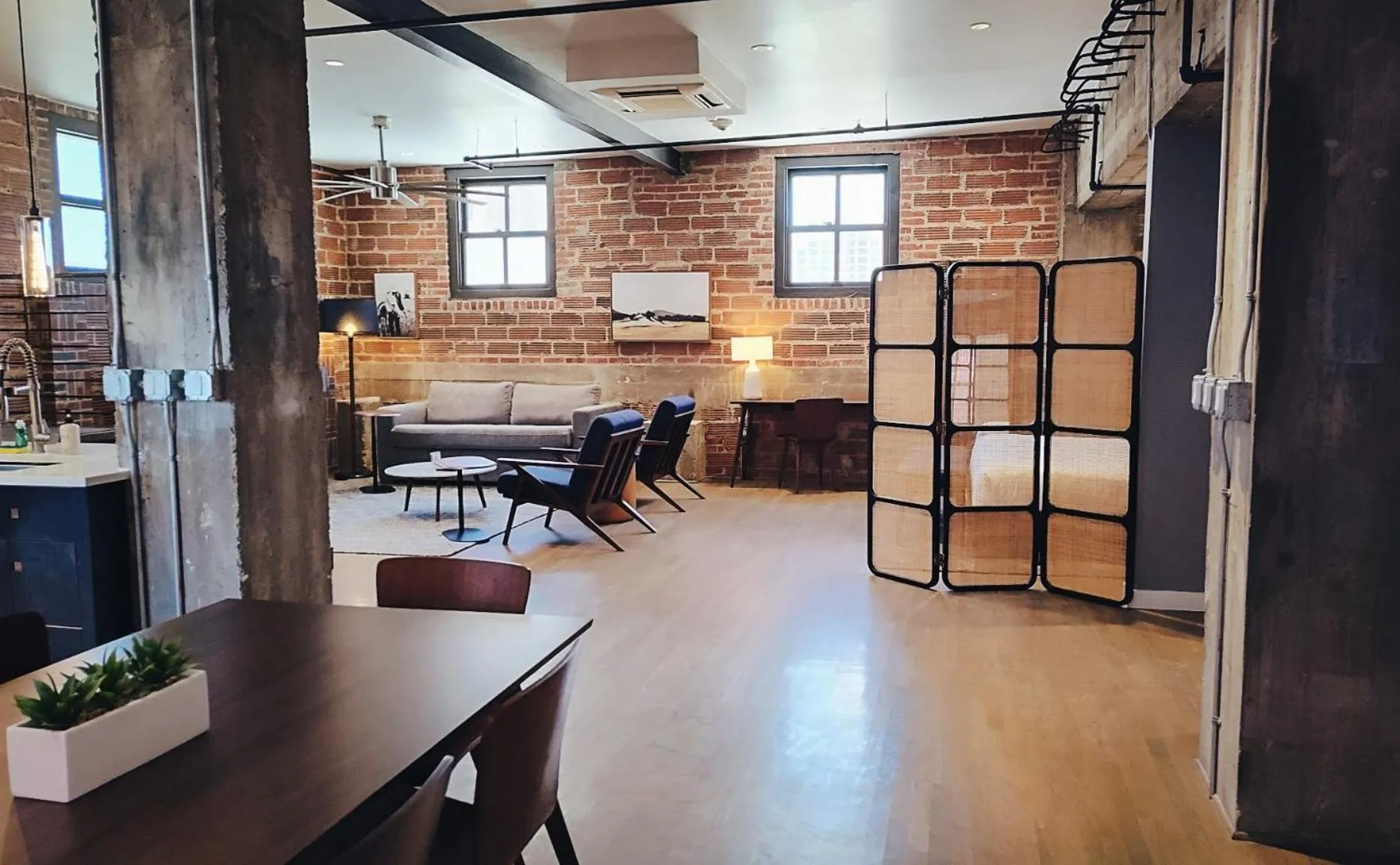 Living room in The Maverick, powered by Placemakr - River Walk