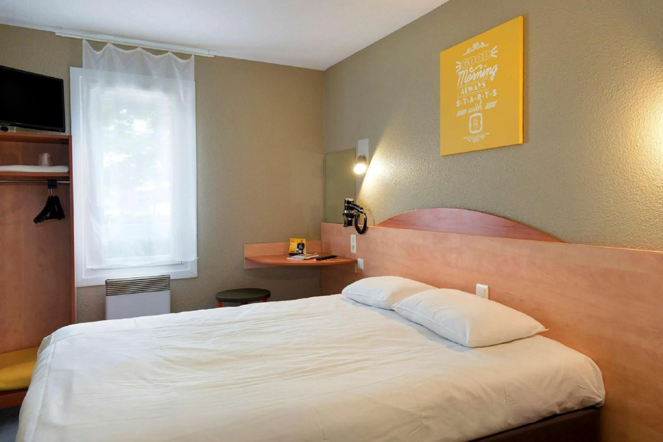 Photo of the whole room, Bed in KYRIAD DIRECT Orleans - La Chapelle St Mesmin