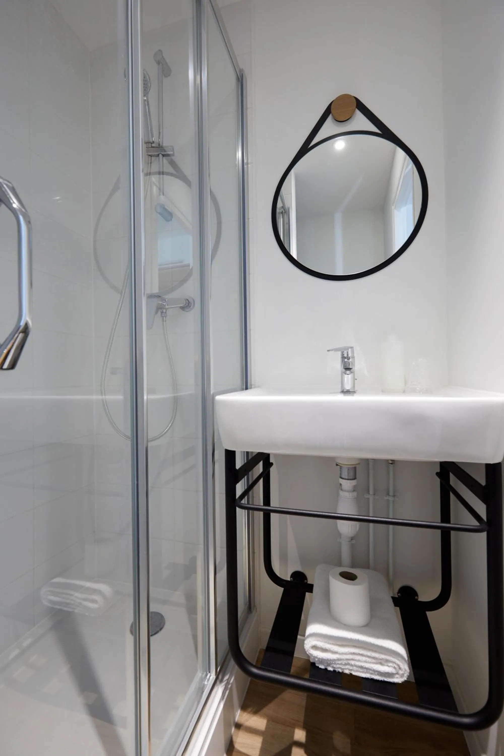 Shower in KYRIAD DIRECT Orleans - La Chapelle St Mesmin