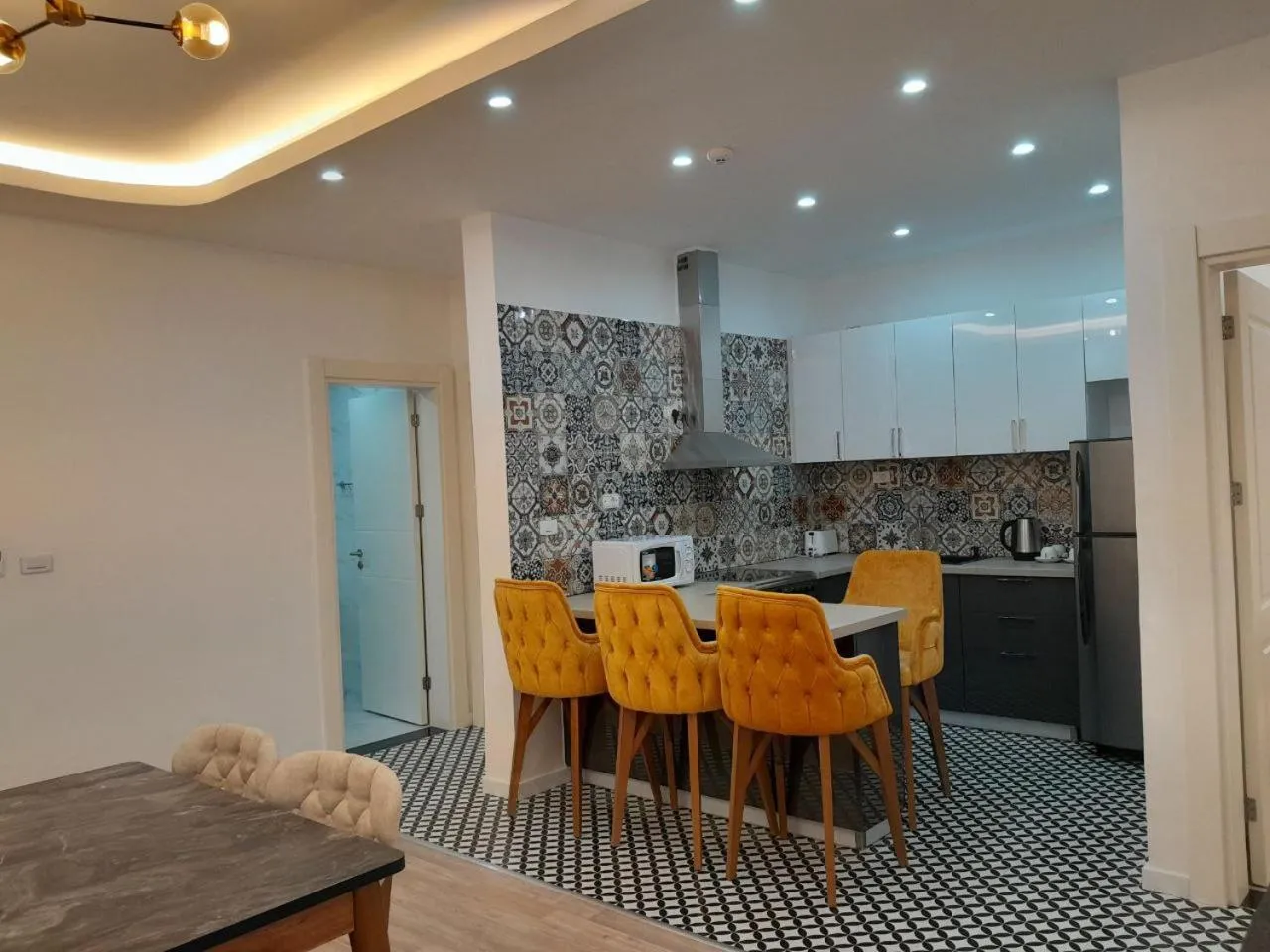 Kitchen or kitchenette in Zemilo Hotel Apartment