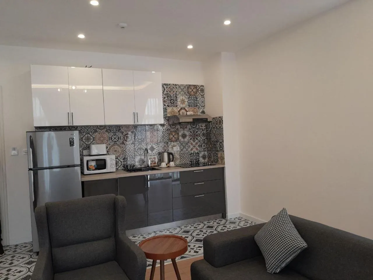 Kitchen or kitchenette in Zemilo Hotel Apartment