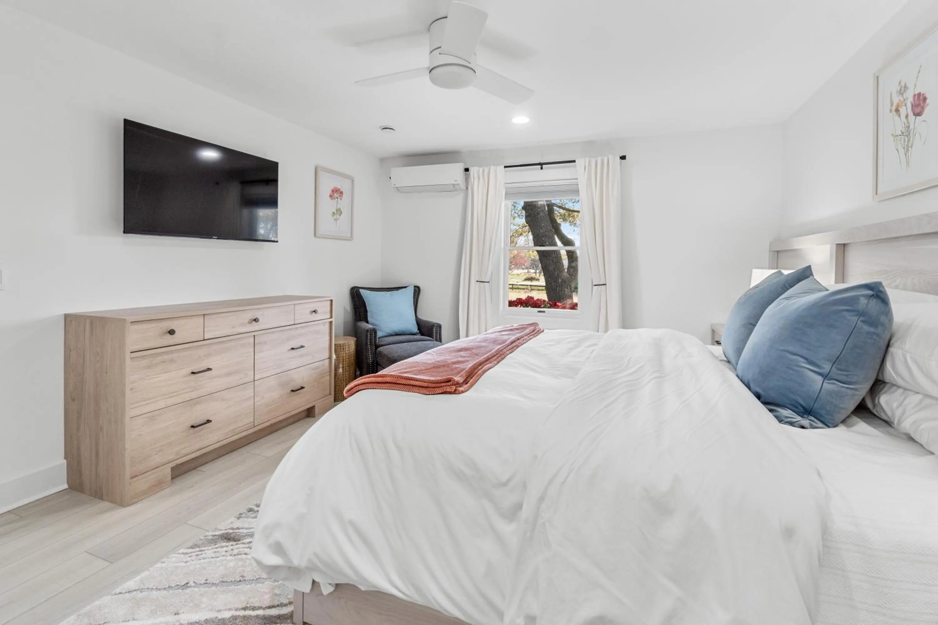Bedroom, Bed in The Rest at Potomac Farms