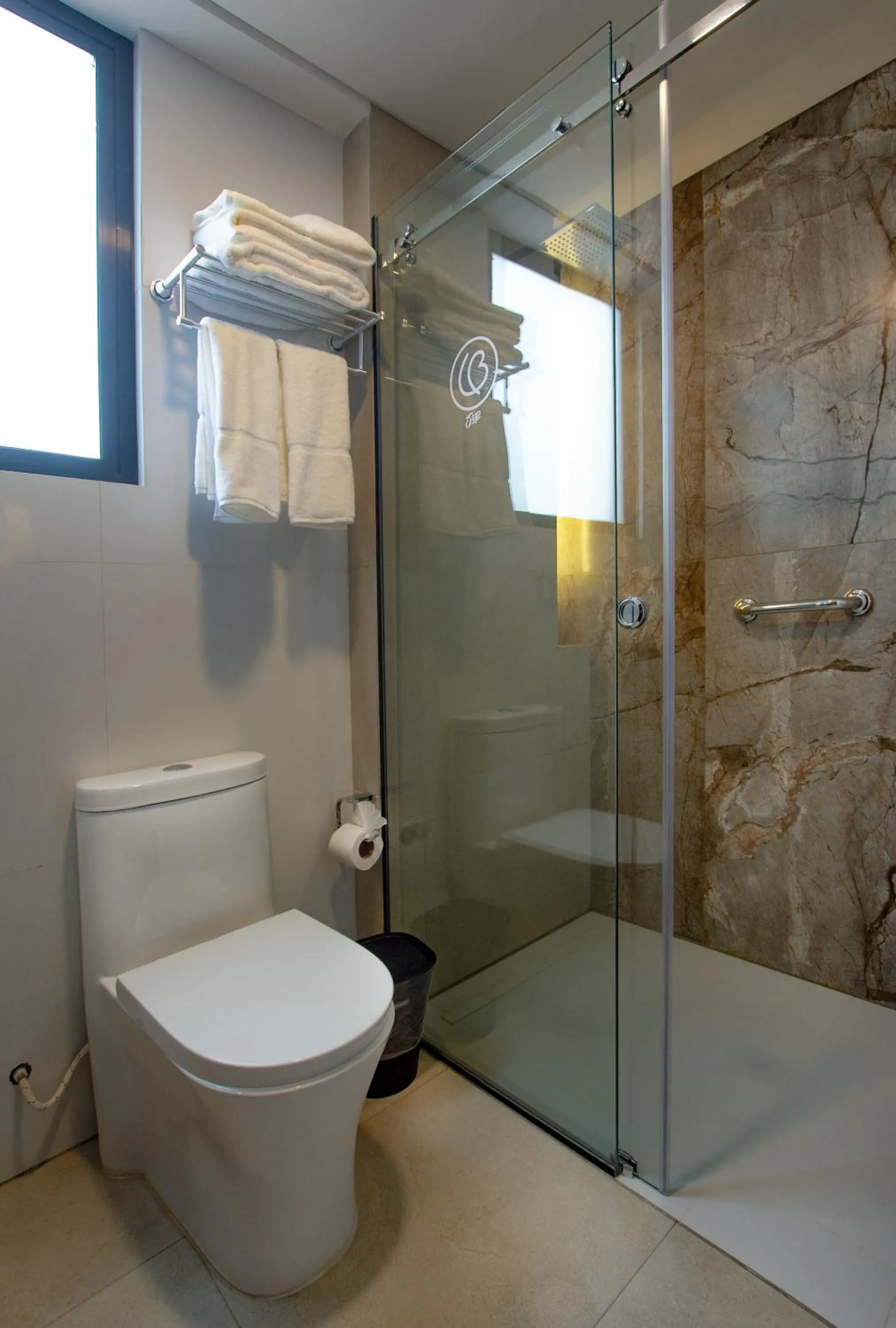 Shower in LAS BRISAS SUR