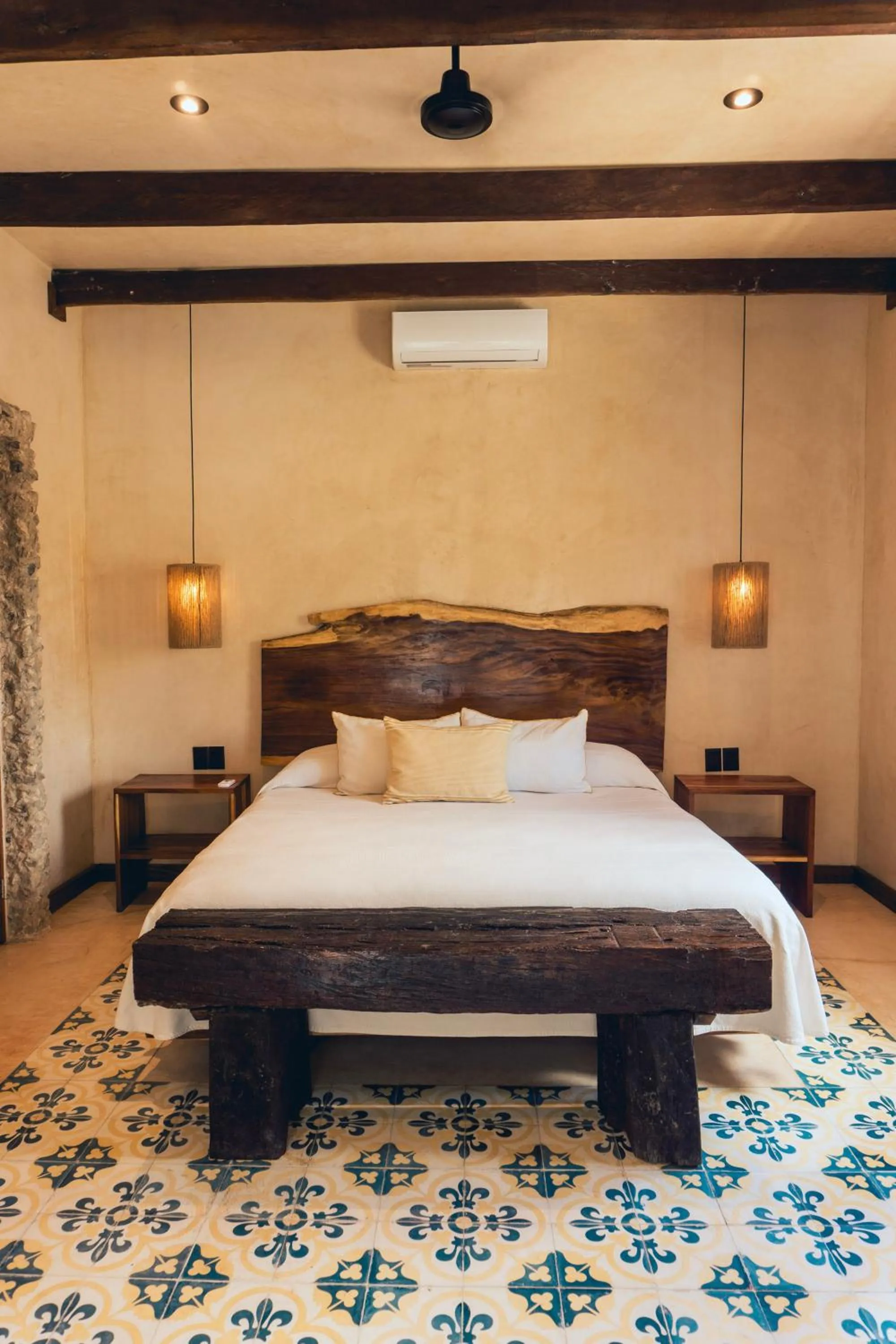 Bed in Mero Mero Hotel