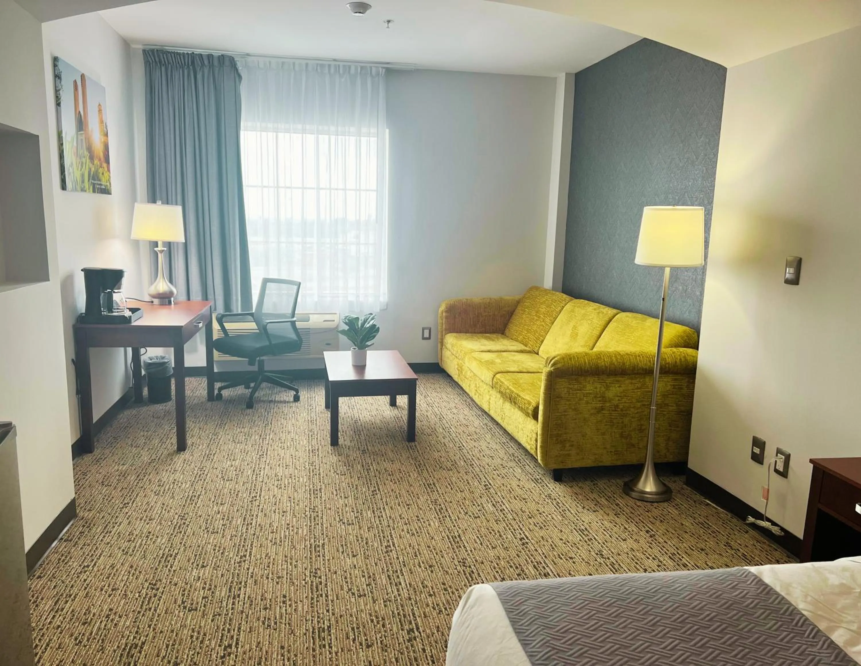 Living room, Bed in La Quinta by Wyndham Reynosa