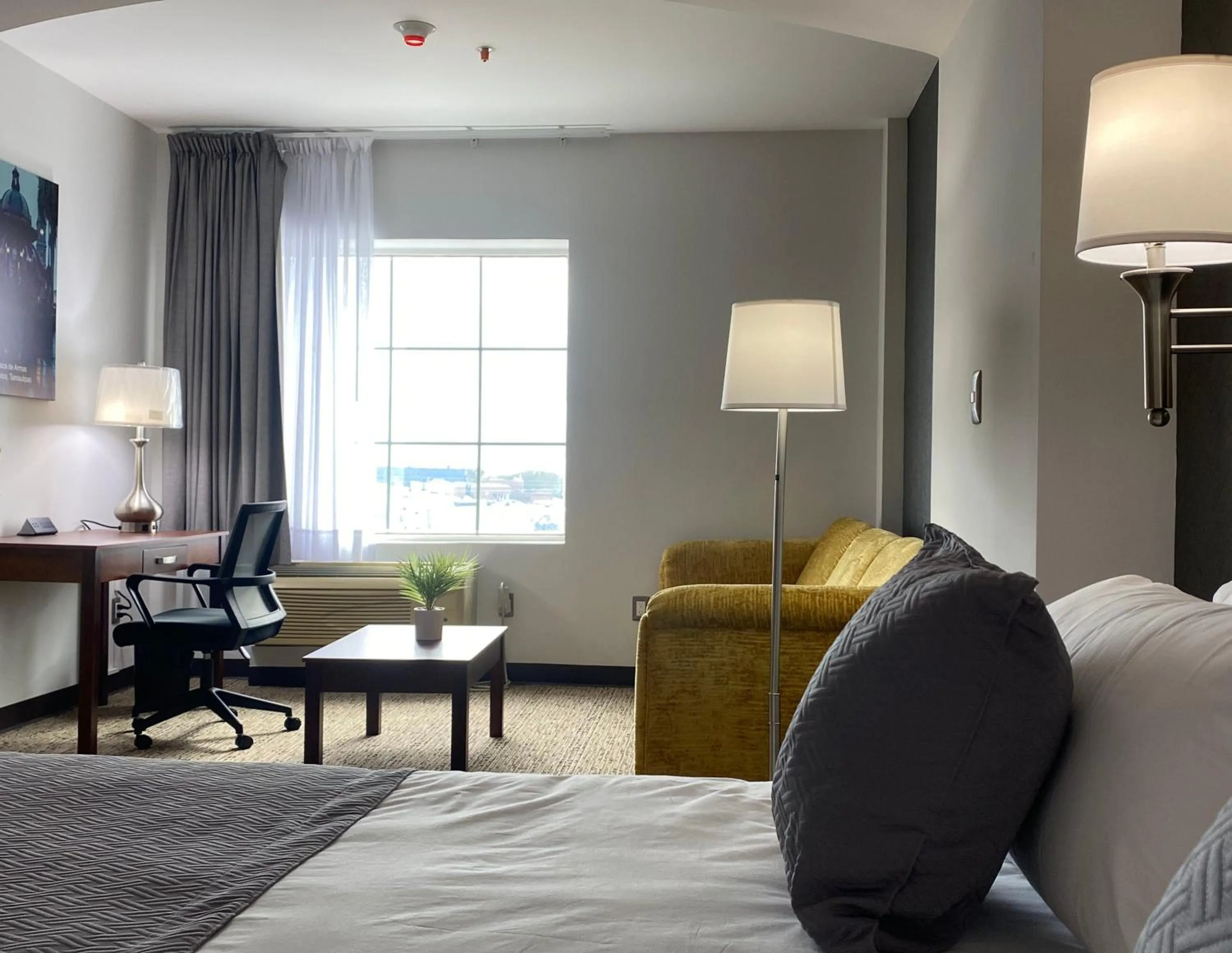 Seating area, Bed in La Quinta by Wyndham Reynosa