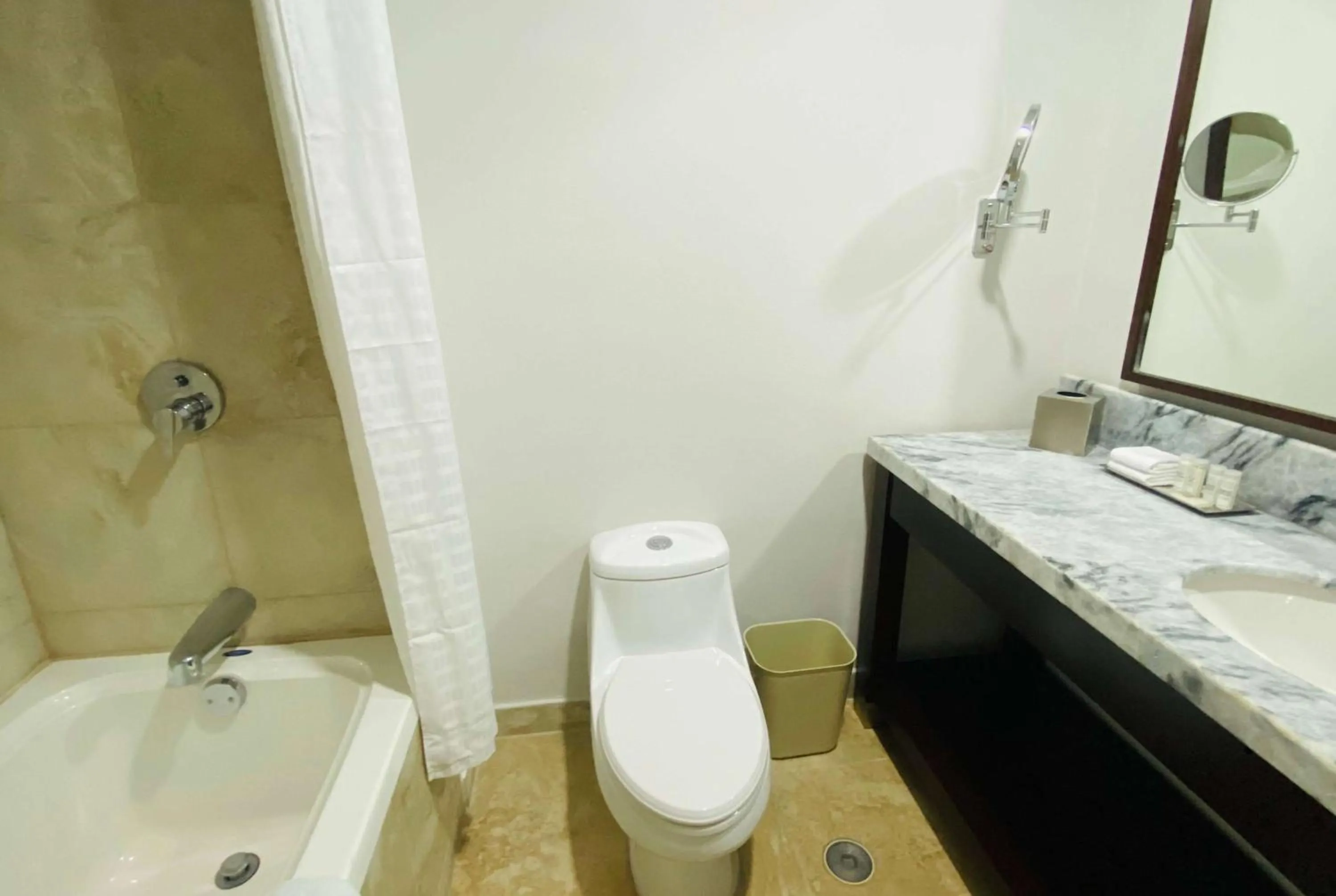 Photo of the whole room in La Quinta by Wyndham Reynosa