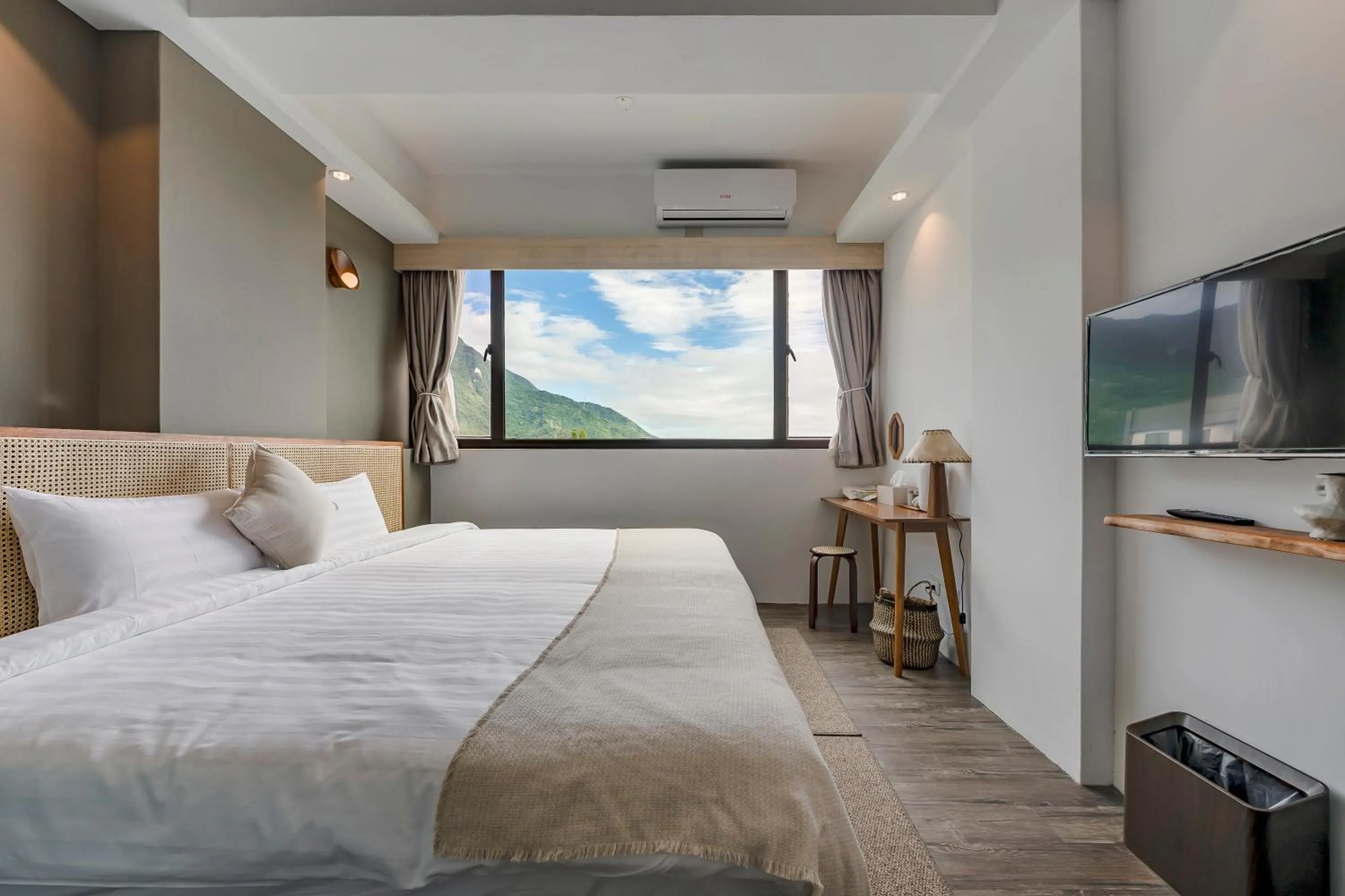 Photo of the whole room, Bed in Kuma B&B