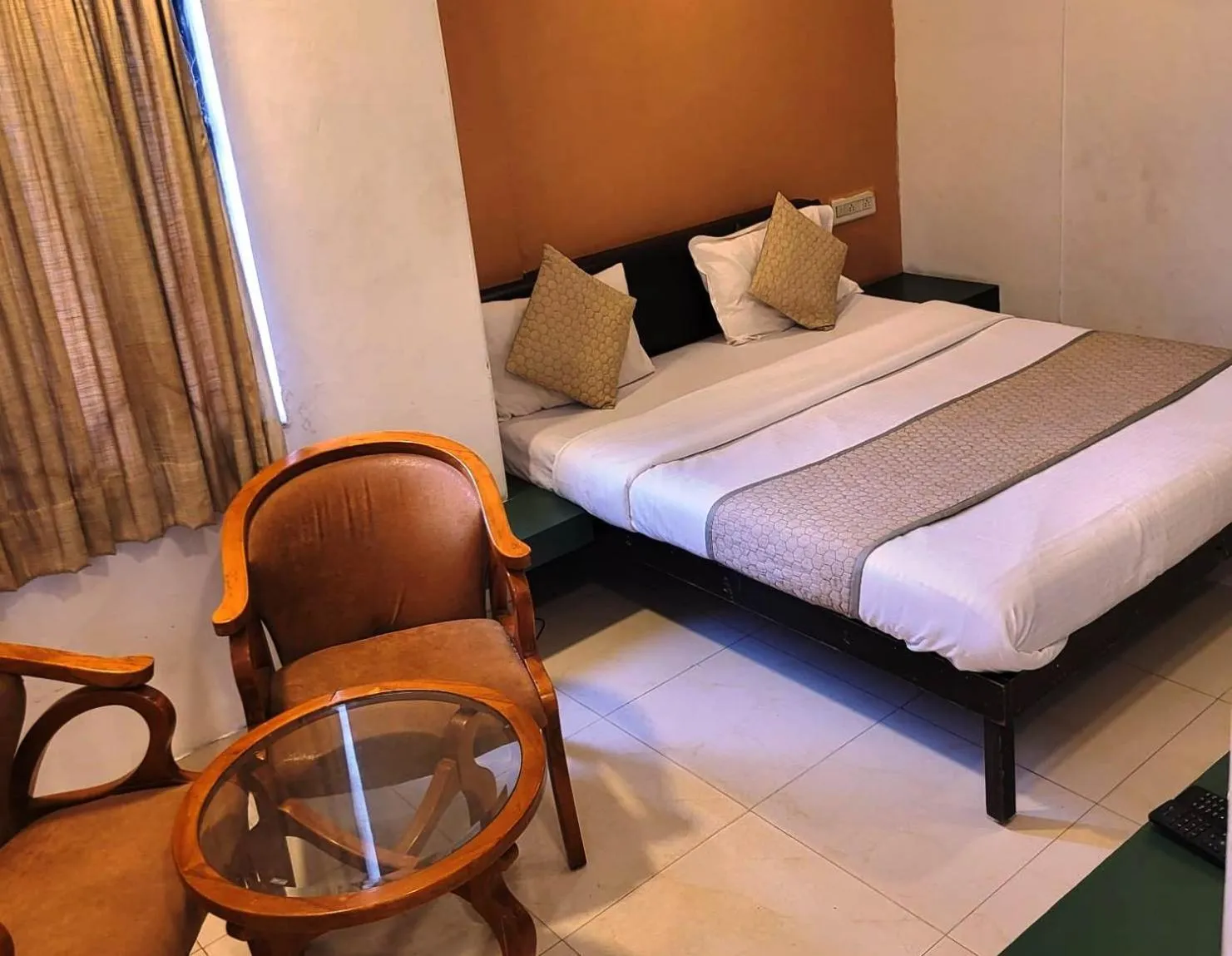 Bed in Hotel Isher International