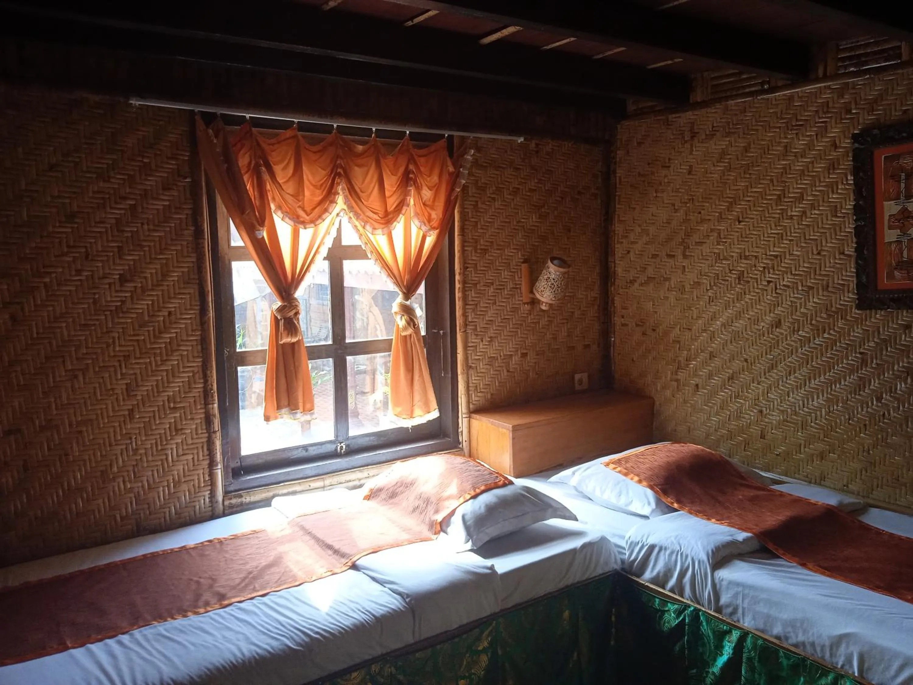 Bed in Yoschi's Hotel Bromo