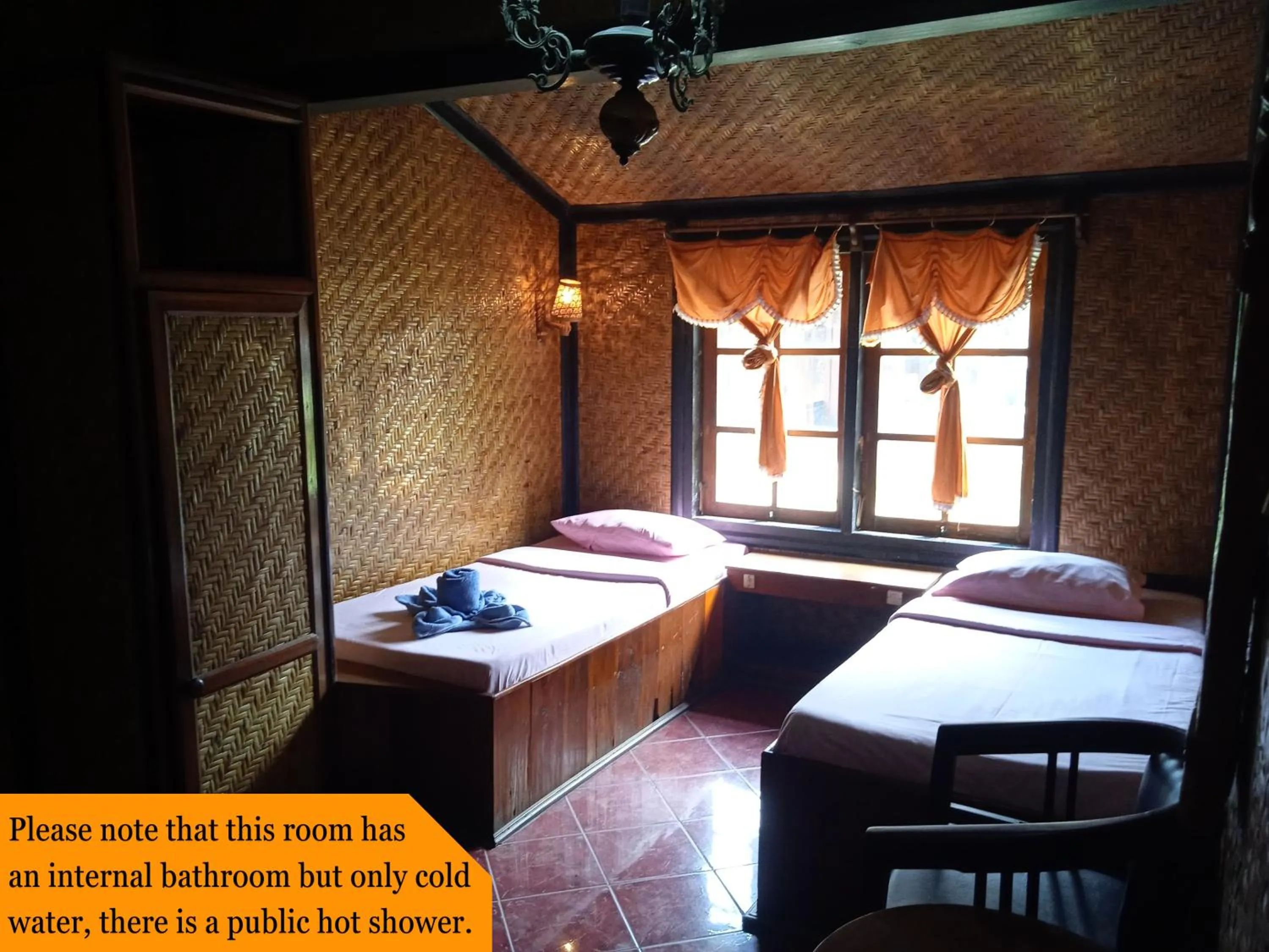 Property building, Bed in Yoschi's Hotel Bromo