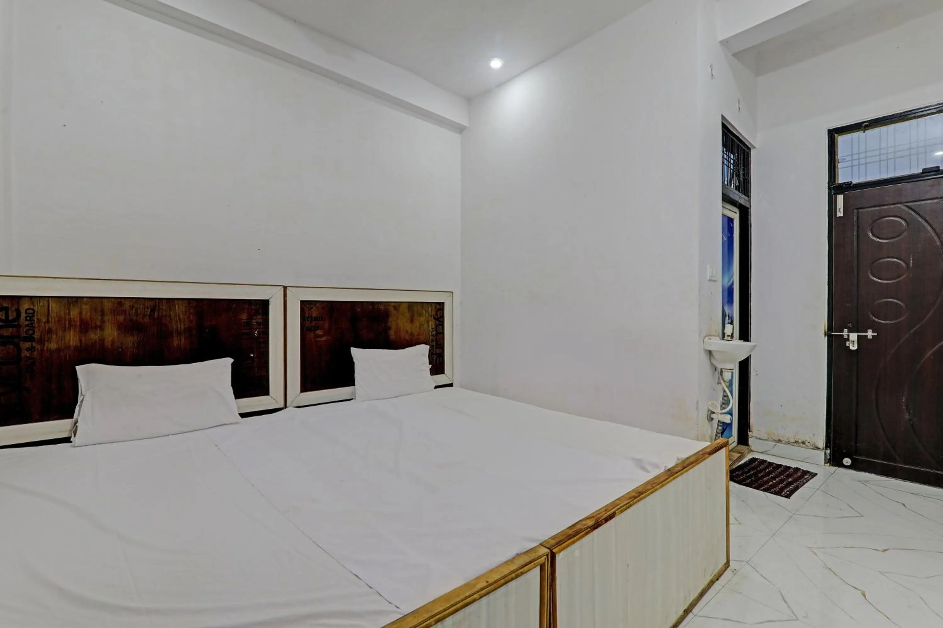 Bedroom, Bed in Hotel O by OYO ONCE MORE RESTAURANT AND CAFE