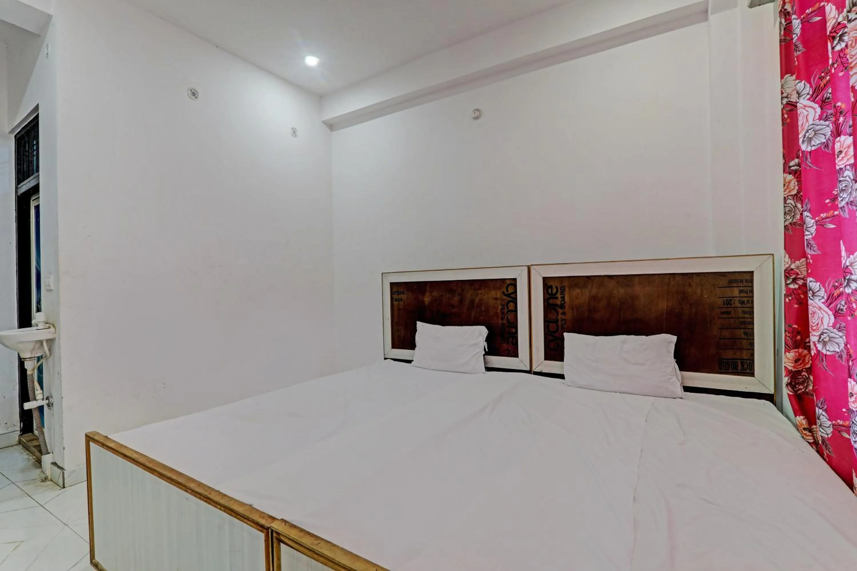 Bedroom, Bed in Hotel O by OYO ONCE MORE RESTAURANT AND CAFE