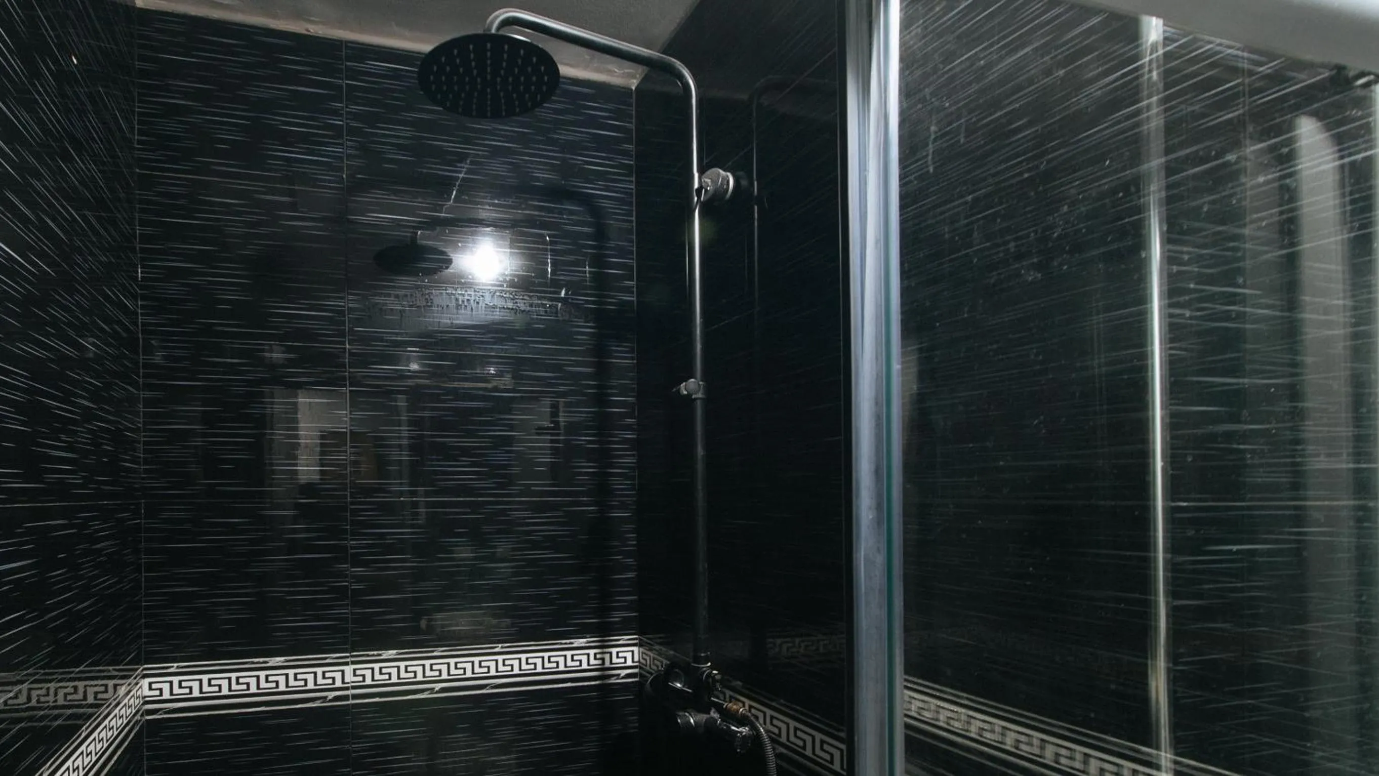 Shower in RedDoorz at TJMG by Bel Air Polaris Makati