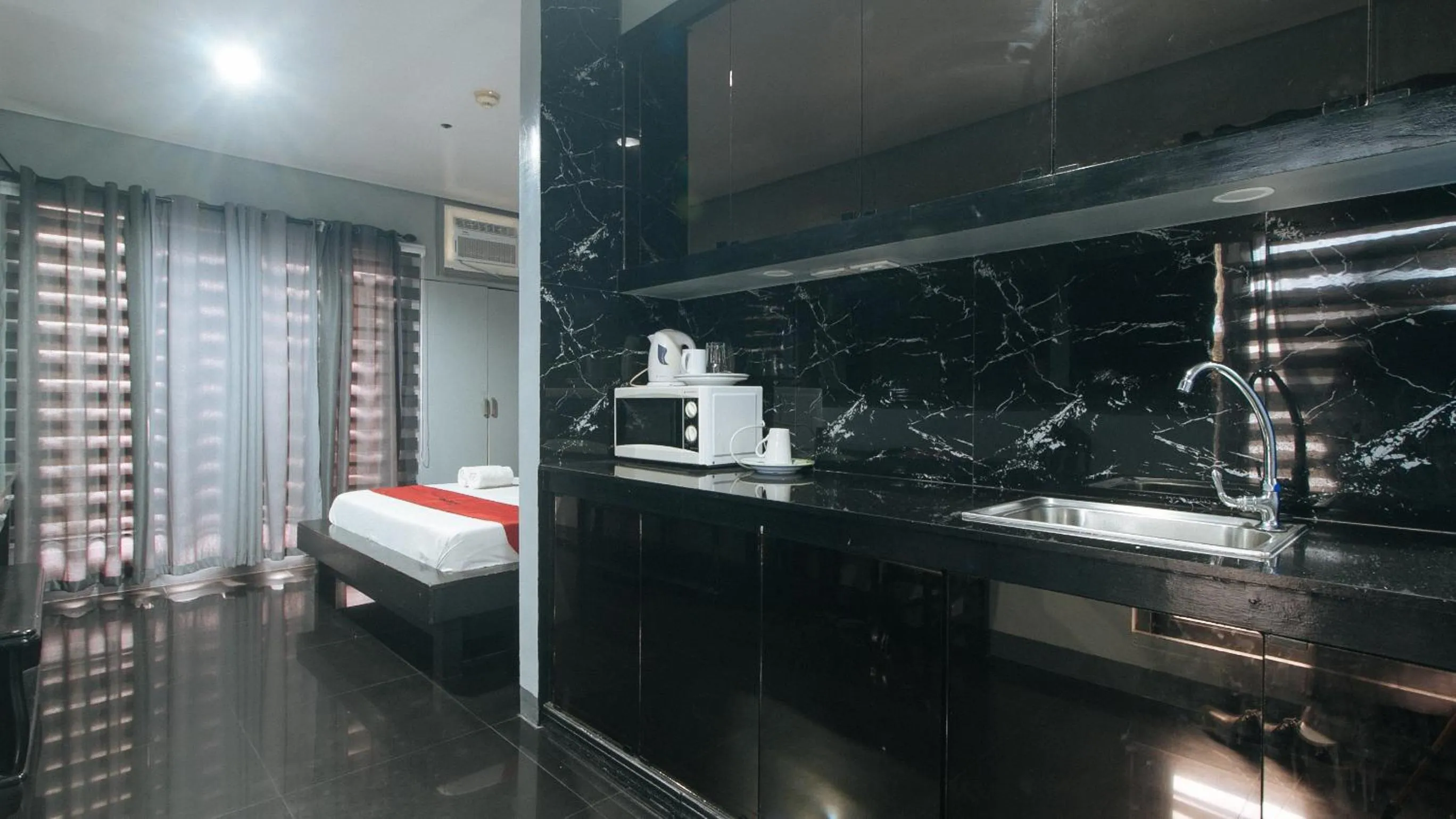 Bed in RedDoorz at TJMG by Bel Air Polaris Makati