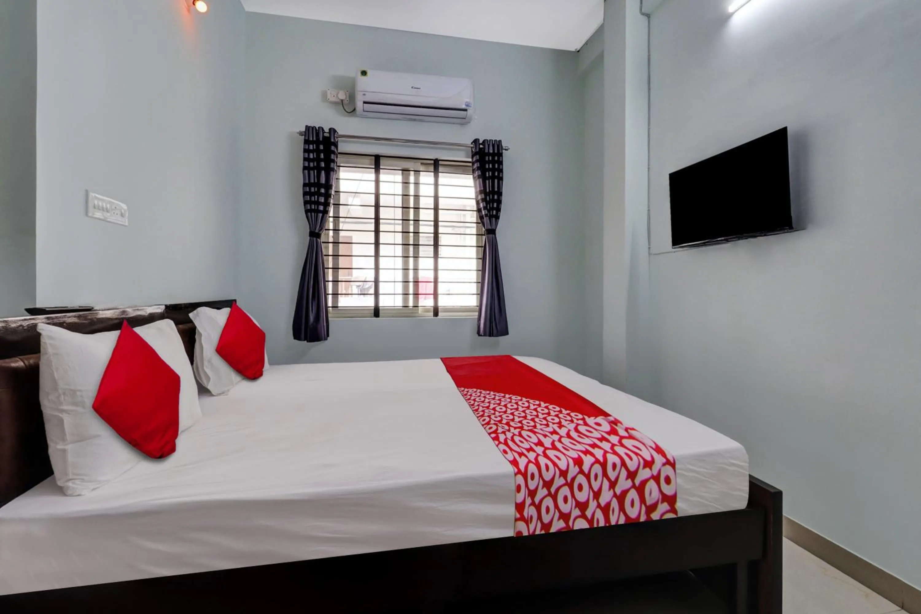 Bedroom, Bed in Super Hotel O PM Hotels