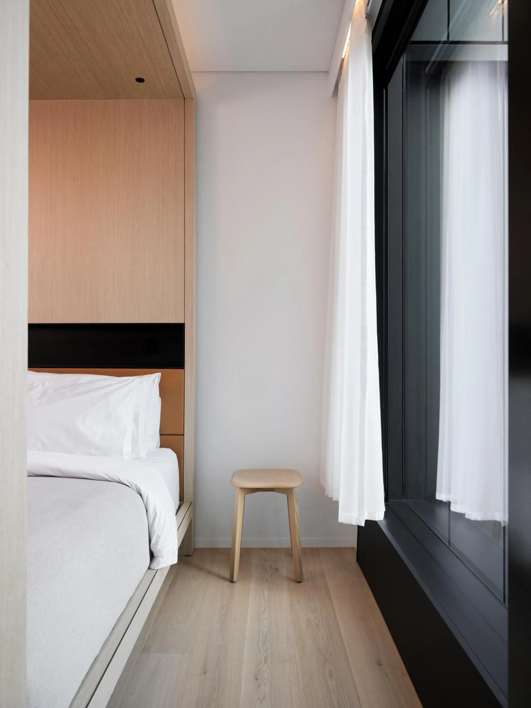 Bed in Little National Hotel Newcastle