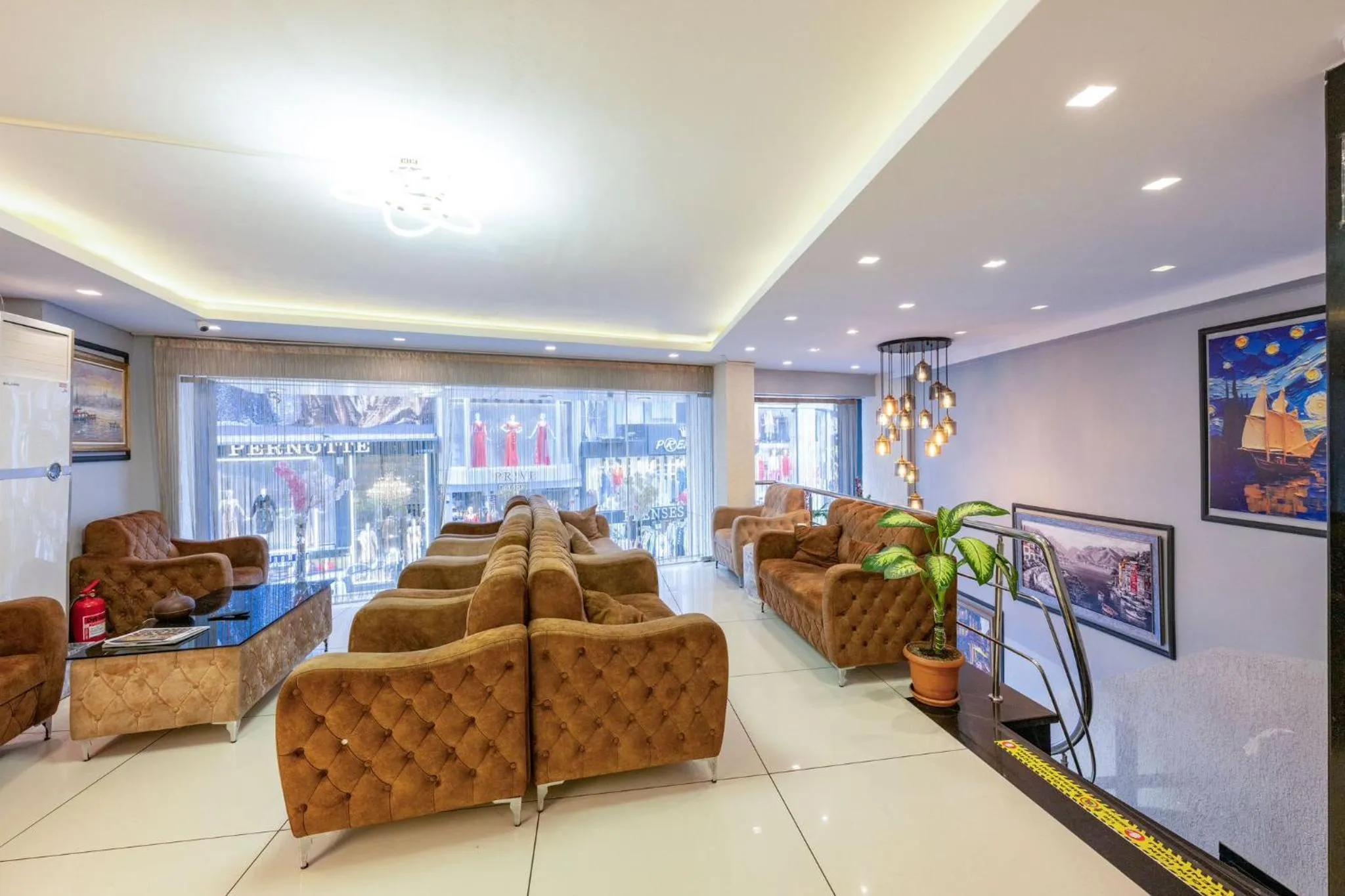 Communal lounge/ TV room in Saray Boutique Hotel Laleli