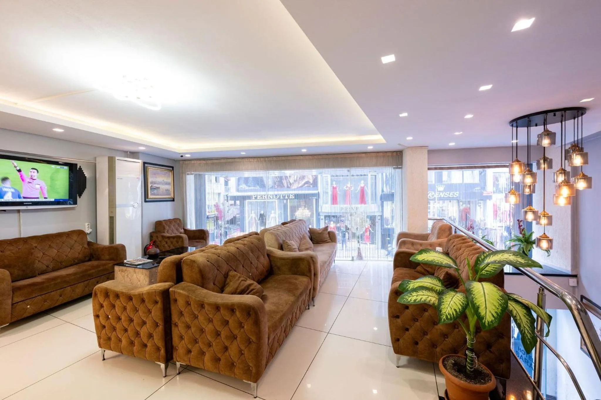 Communal lounge/ TV room in Saray Boutique Hotel Laleli