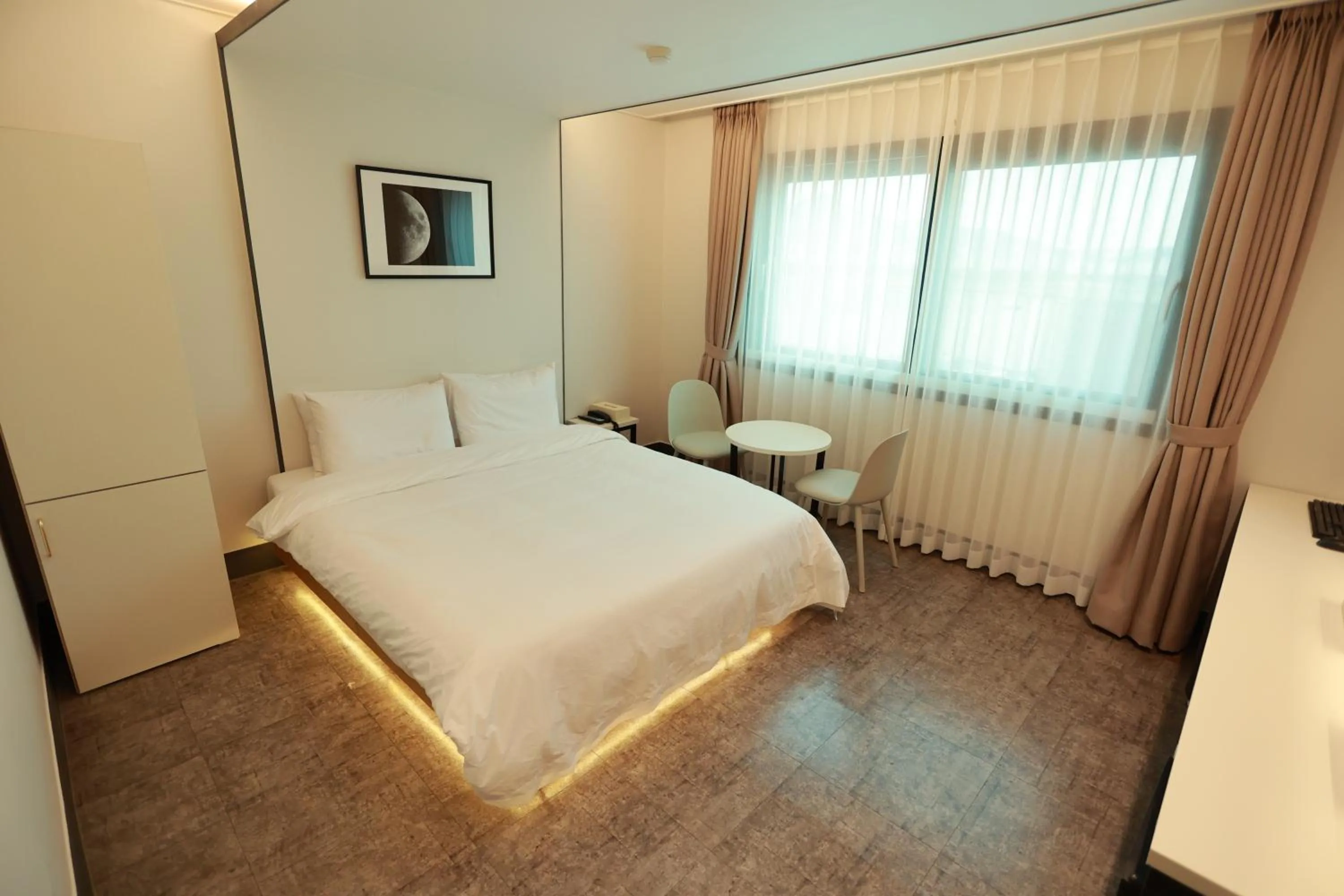 Bed in Hotel Myeongji