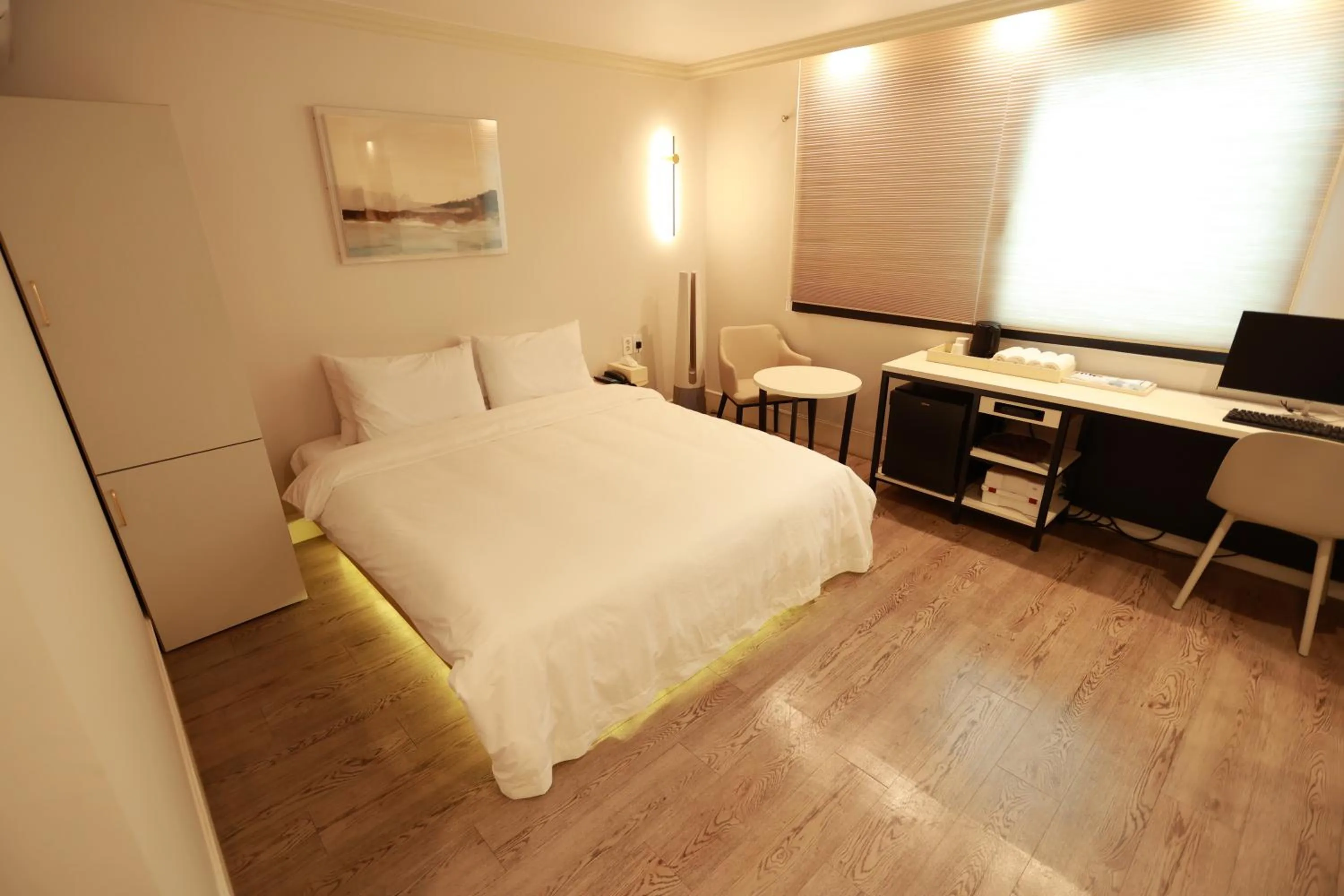 Bedroom, Bed in Hotel Myeongji