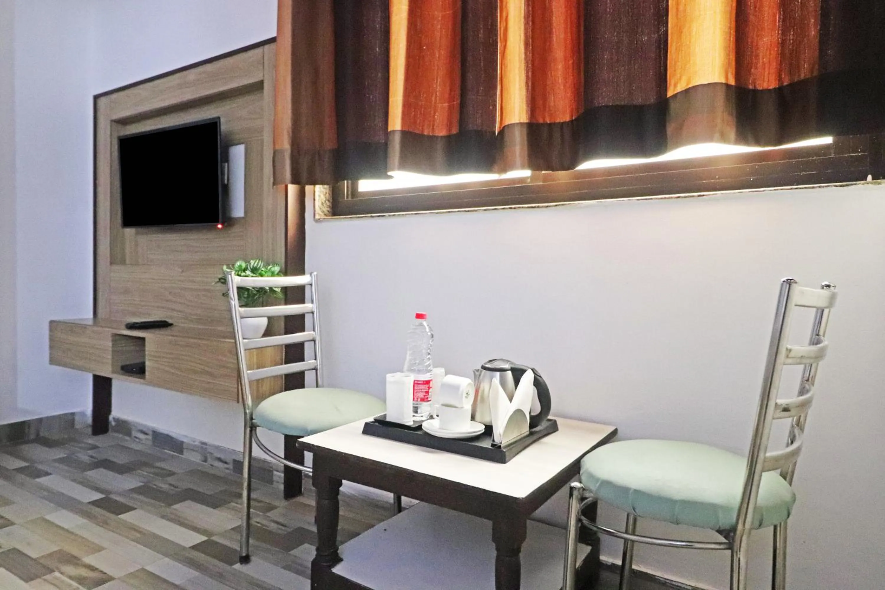 Dining area in Hotel Clink New Delhi Airport