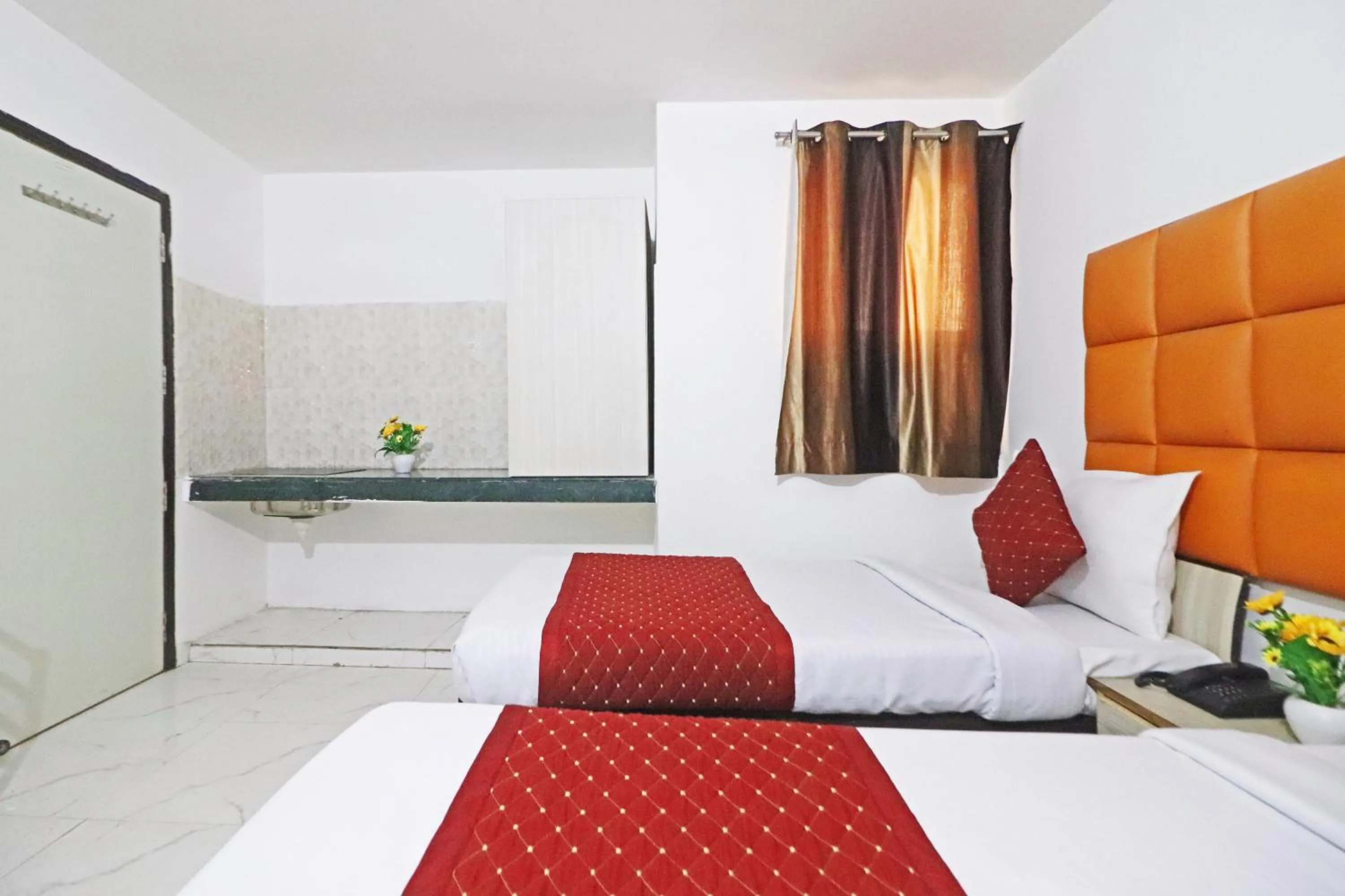 Bedroom, Bed in Hotel Clink New Delhi Airport