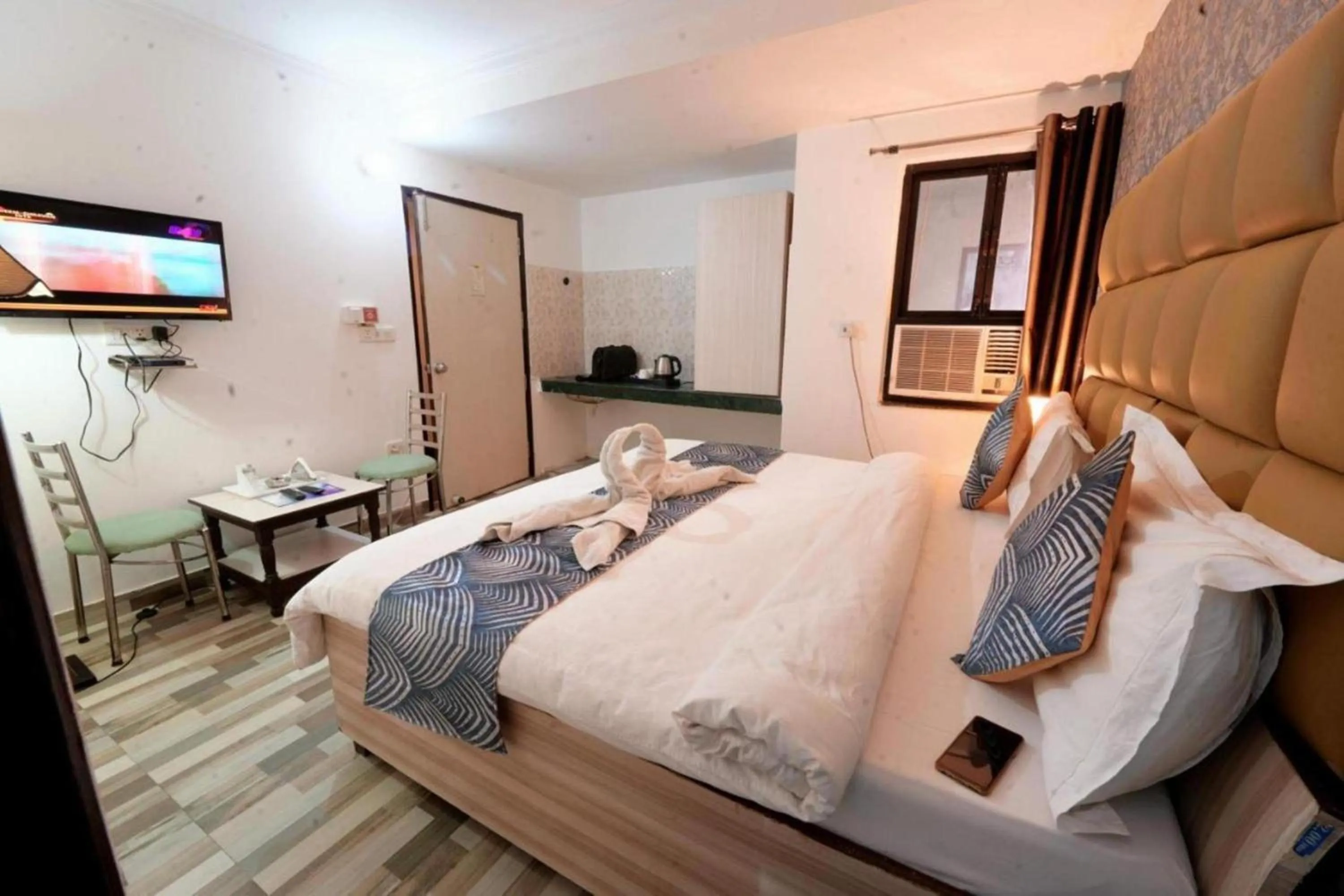 Bedroom, Bed in Hotel Clink New Delhi Airport