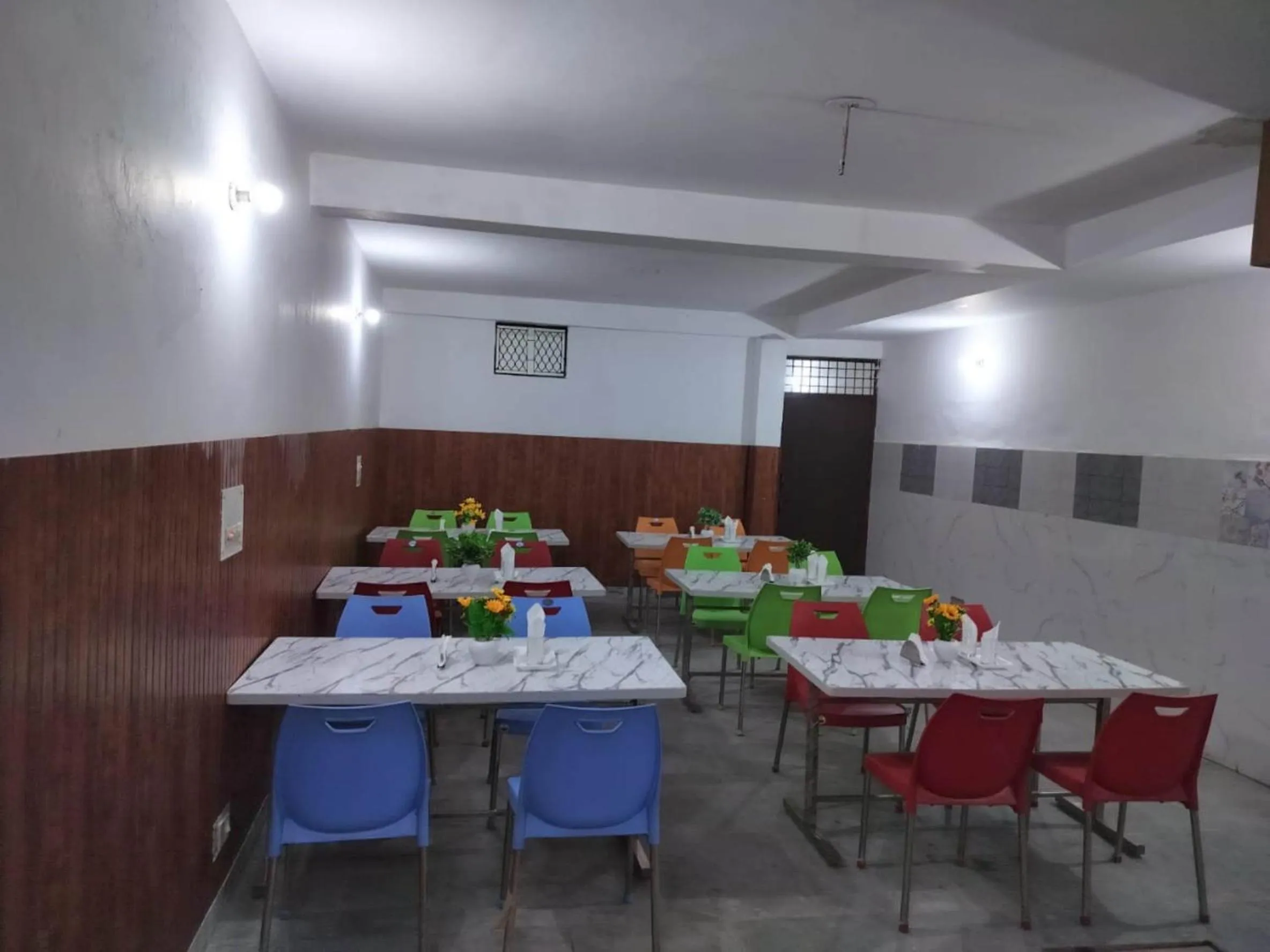 Dining area in Hotel Clink New Delhi Airport