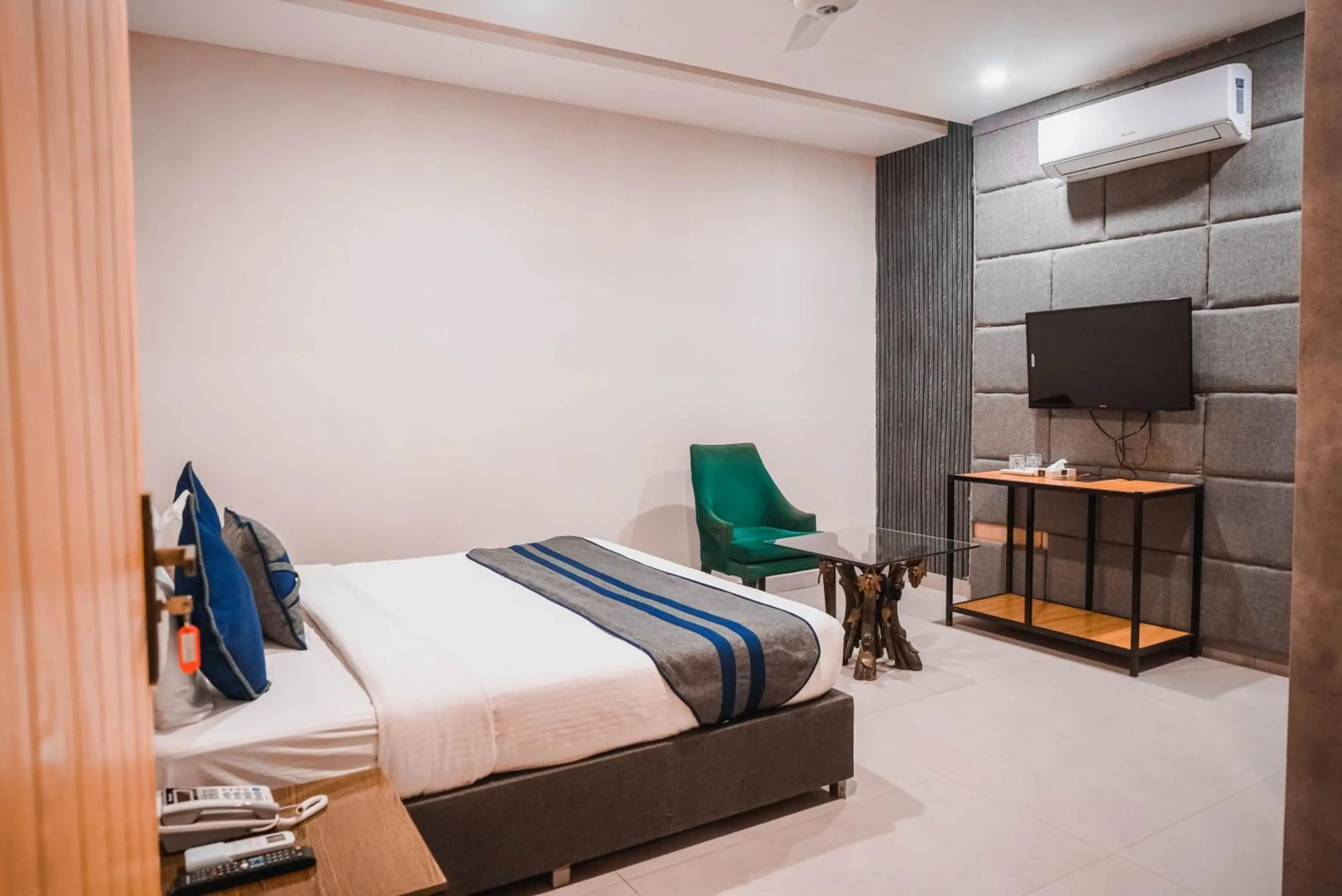 Bed in The Garden Hotel