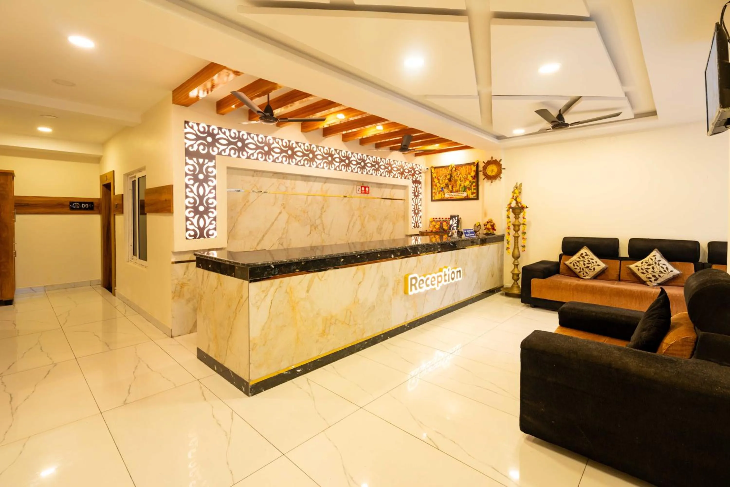 Lobby or reception in HOTEL NNP GRAND Rameswaram