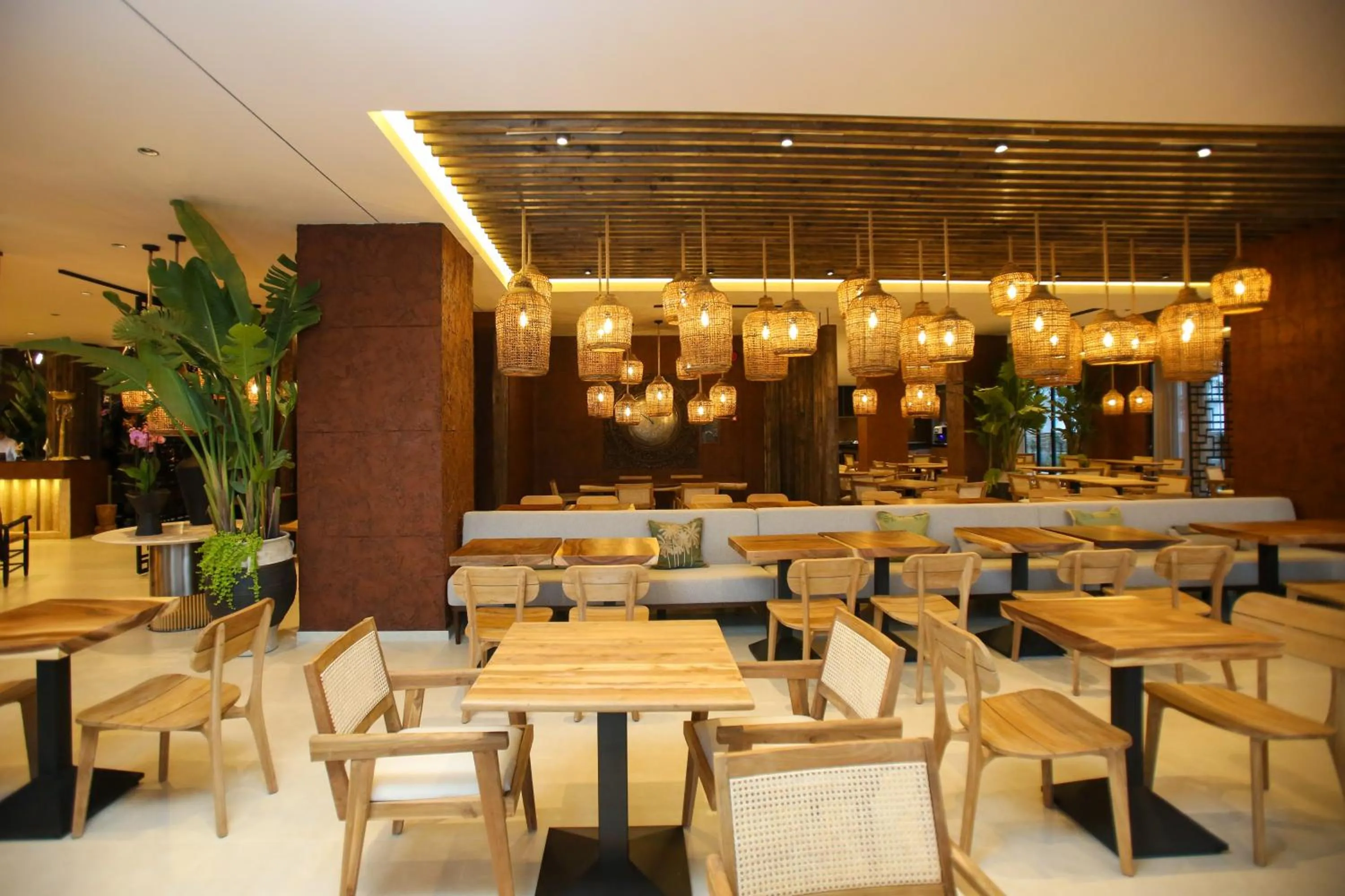 Restaurant/places to eat in Regina Palm Resort