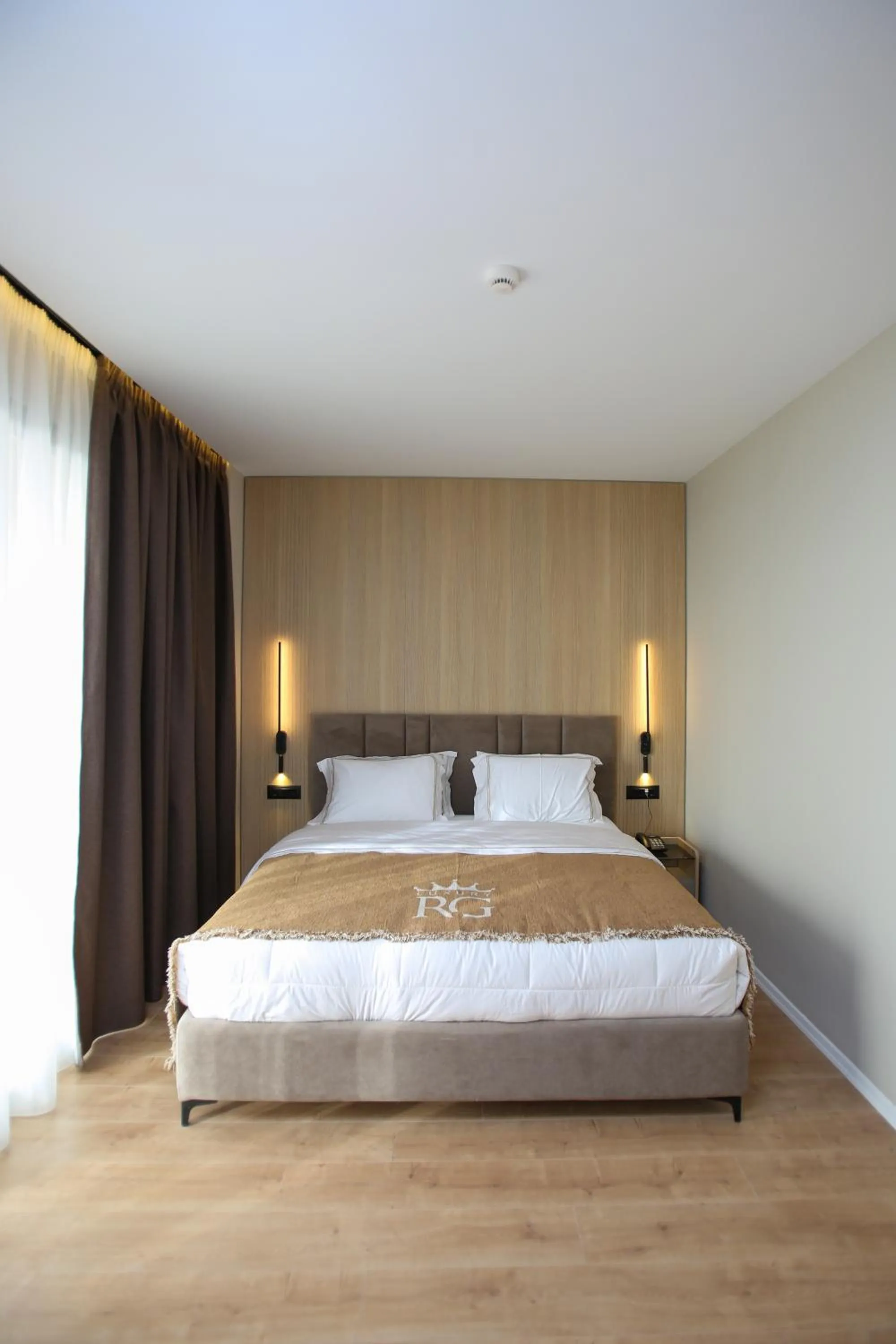 Bed in Regina Palm Resort